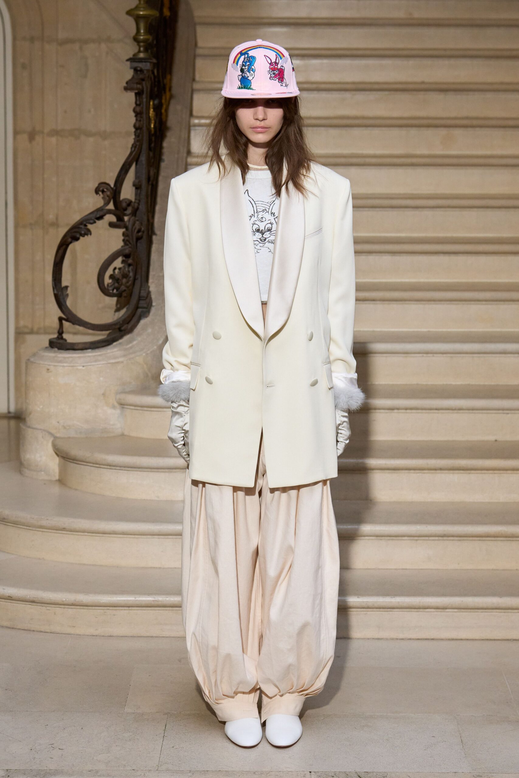 white long-sleeve collared oversized blazer
