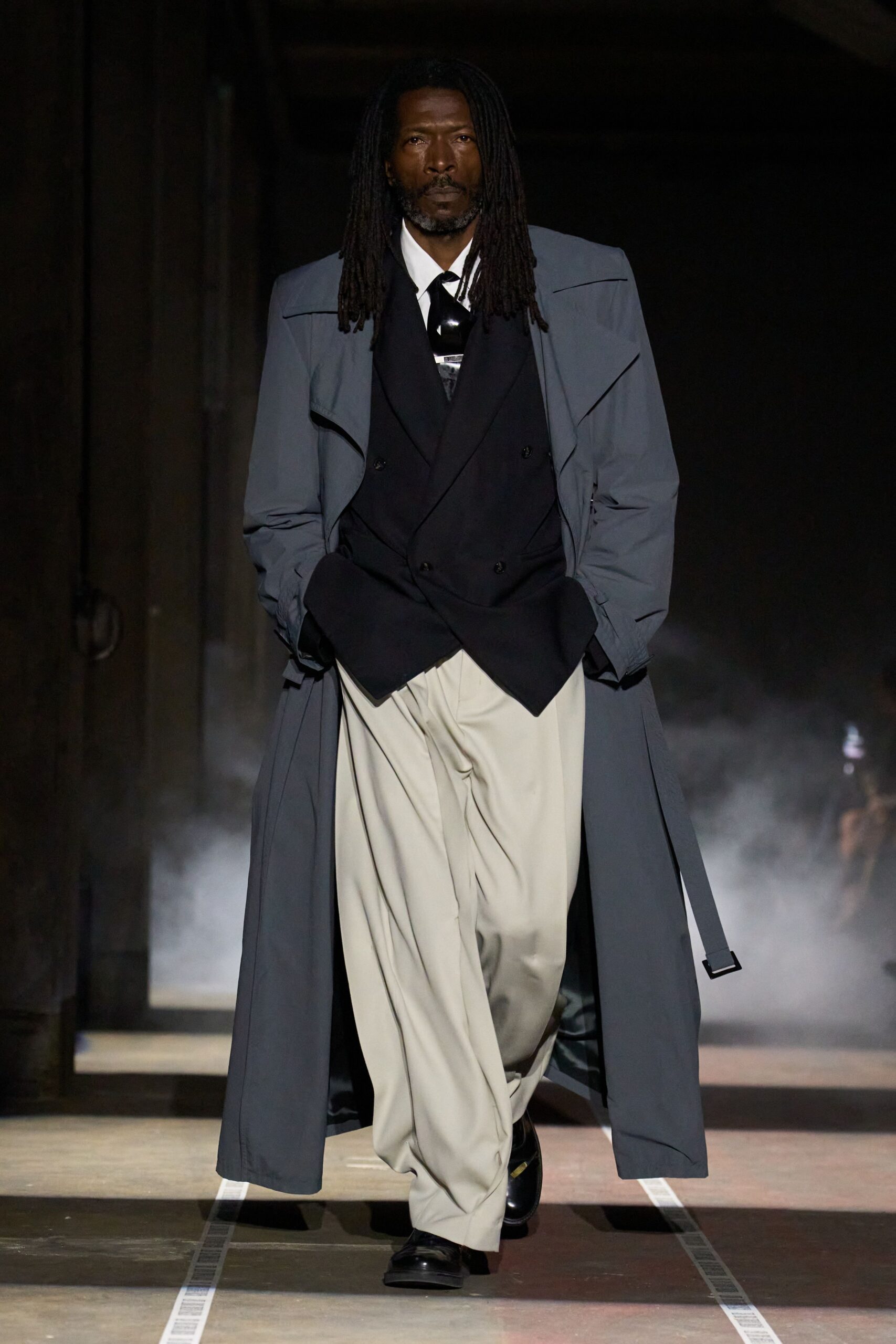 gray cotton long-sleeve collared relaxed trench