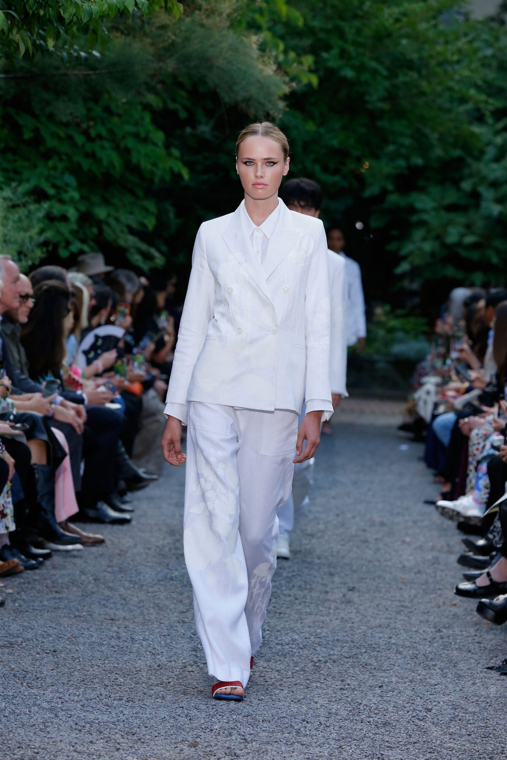 white cotton long-sleeve collared tailored buttoned suit