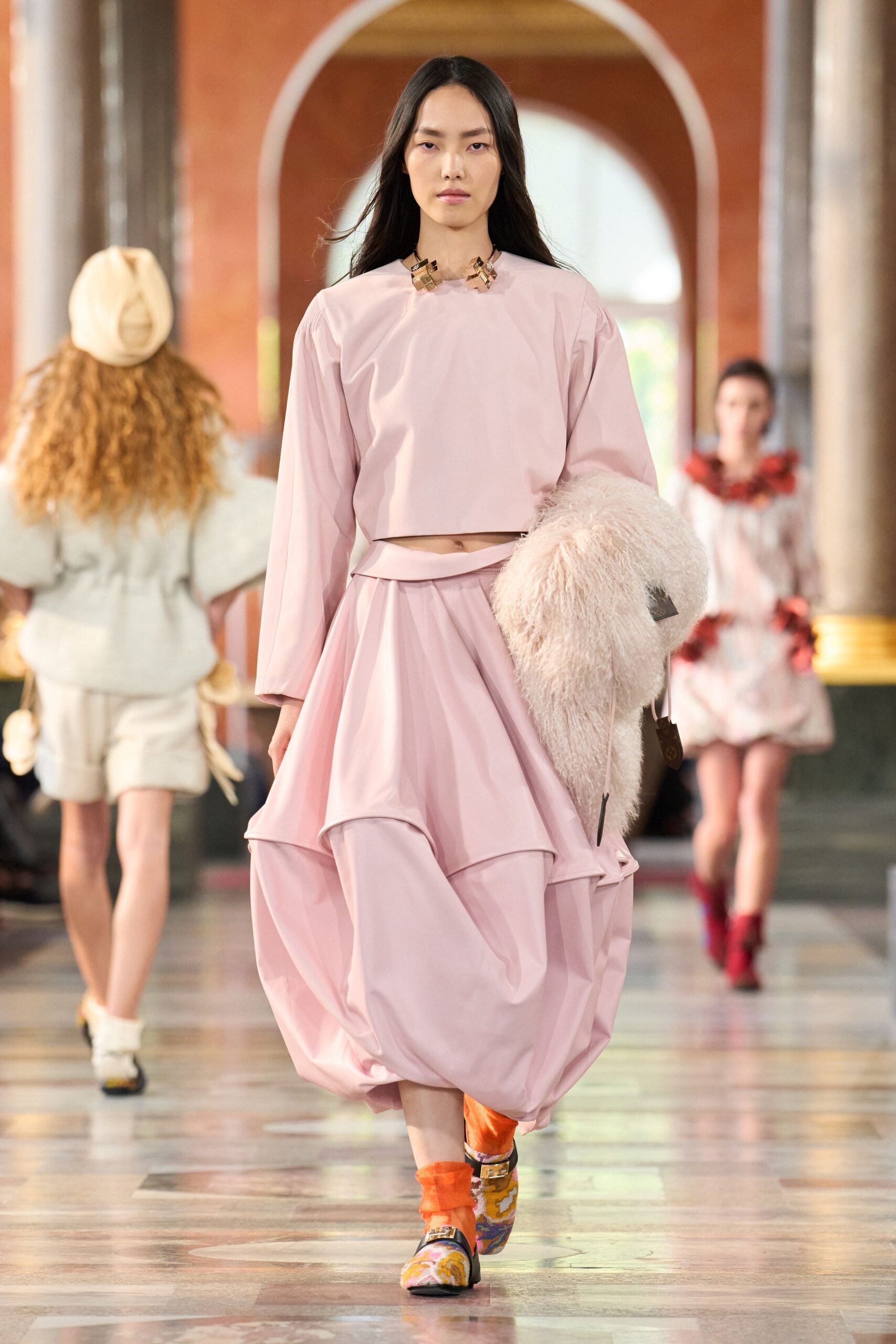 pink cotton long-sleeve collared relaxed layered cropped top