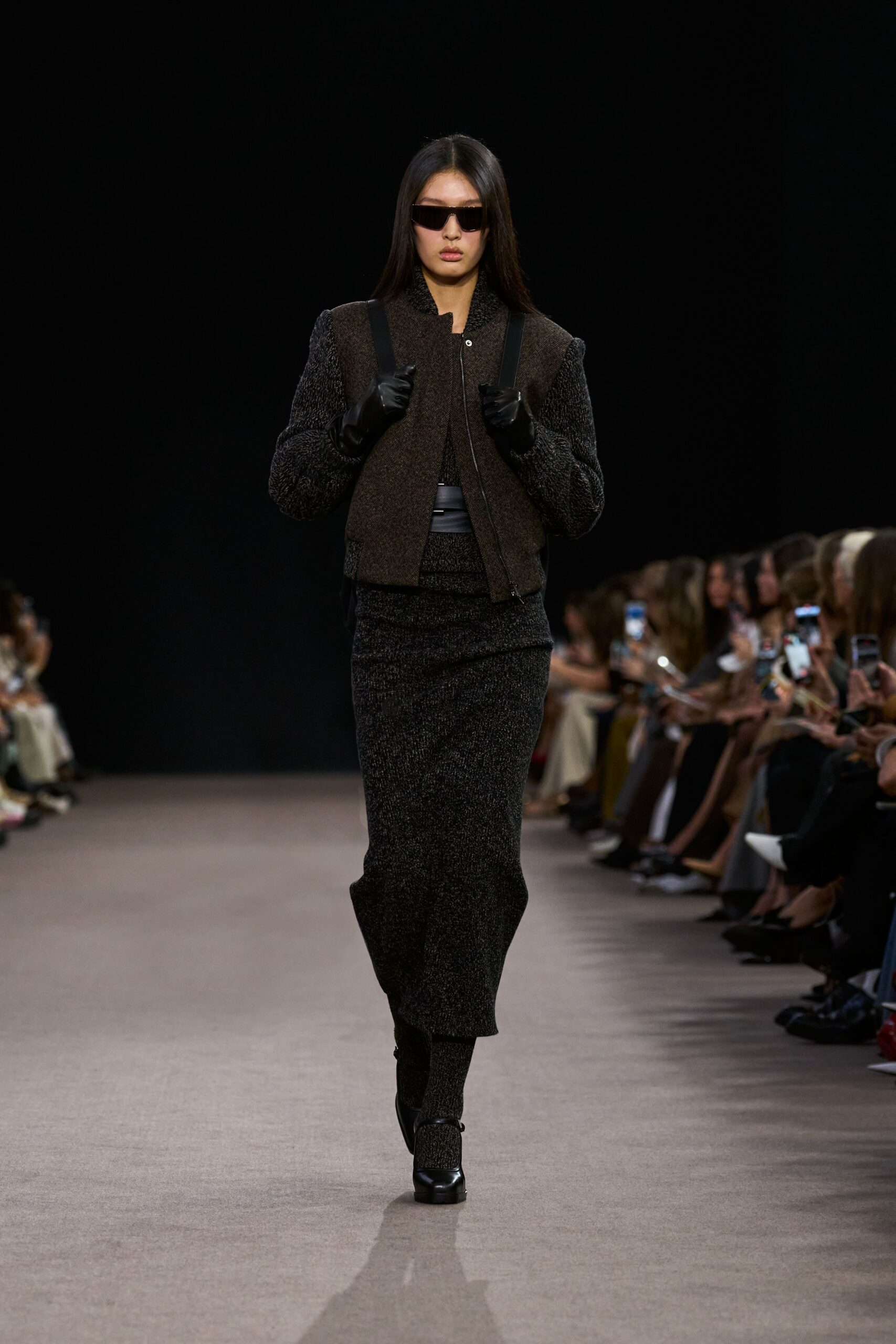 black wool long-sleeve collared fitted zippered jacket