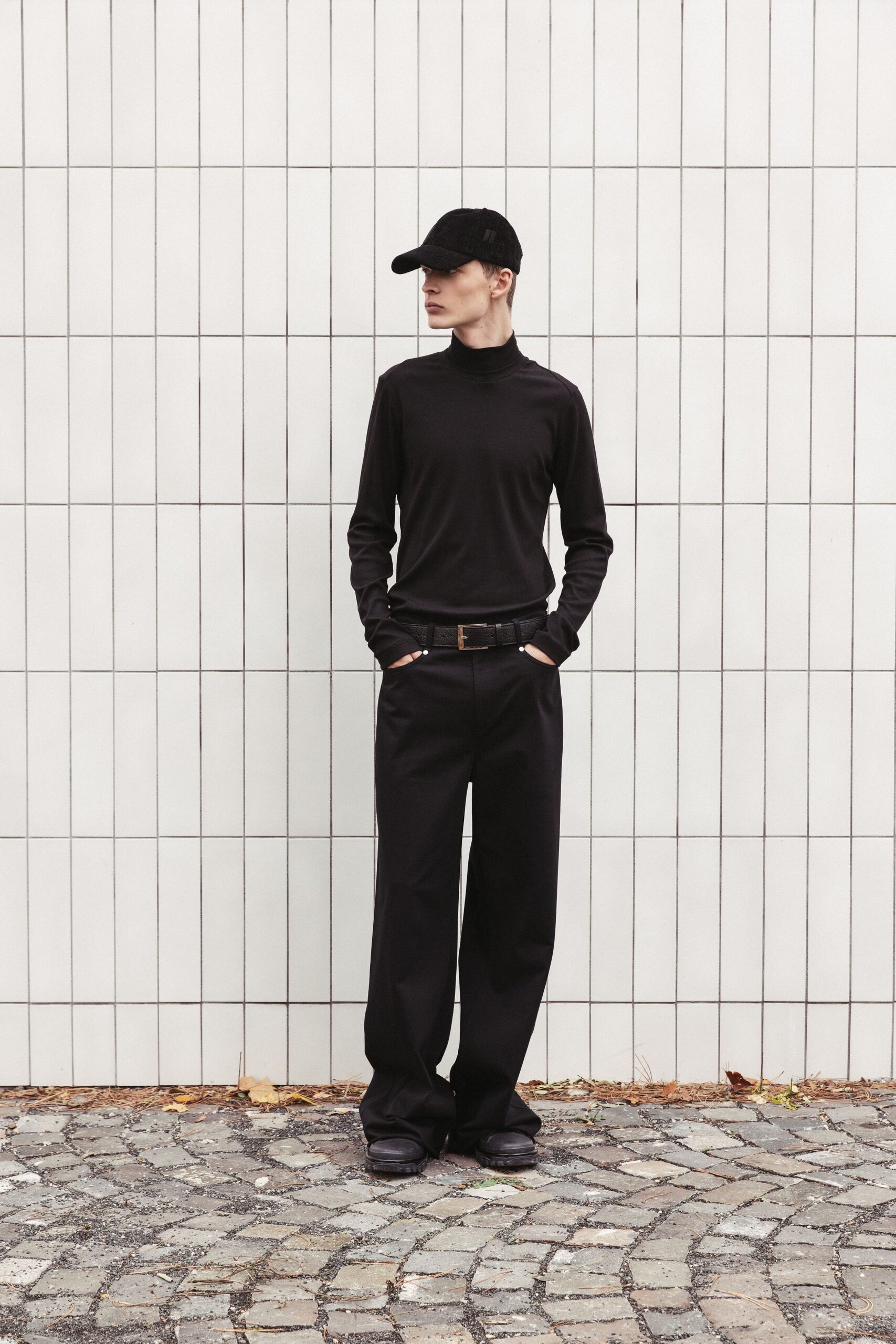 black cotton long-sleeve turtleneck fitted top