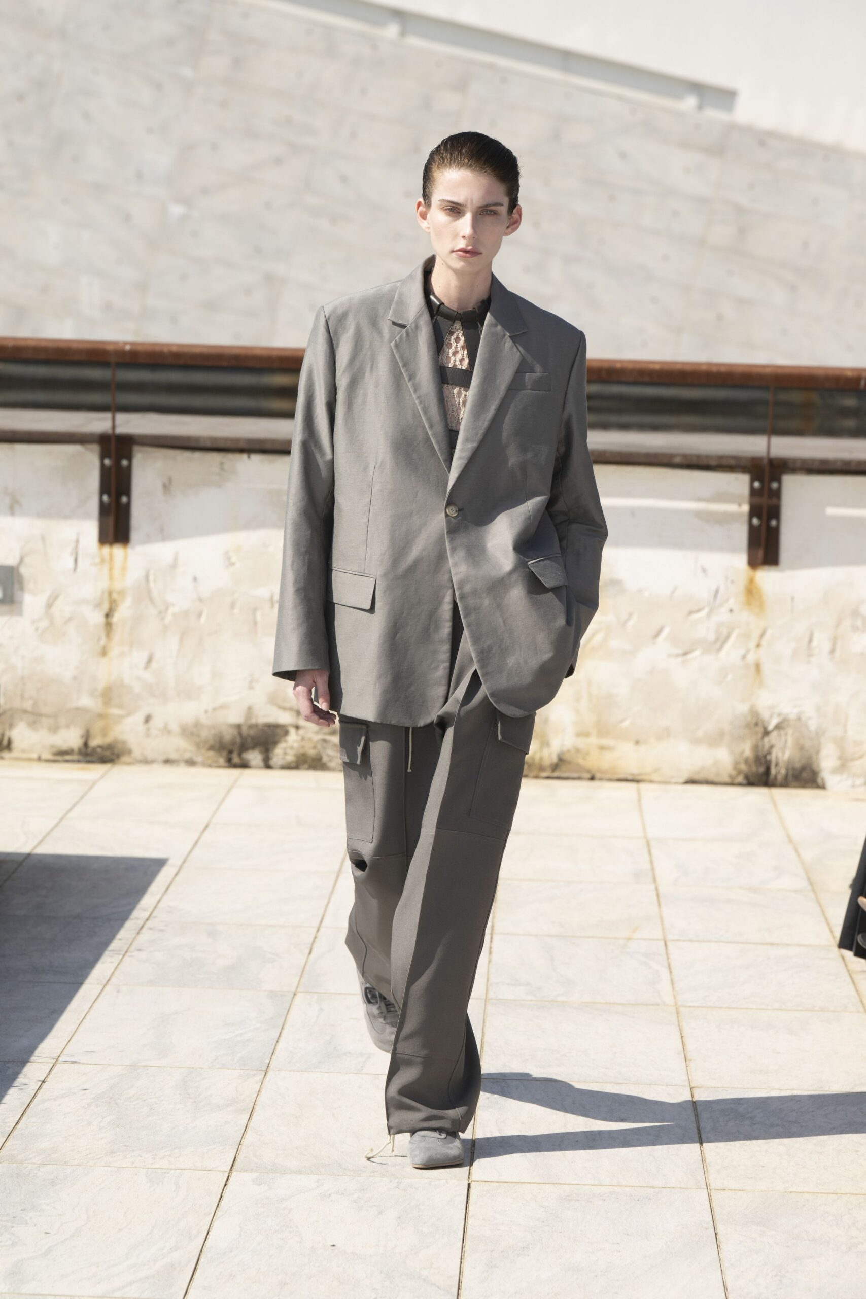 gray cotton long-sleeve collared tailored buttoned suit