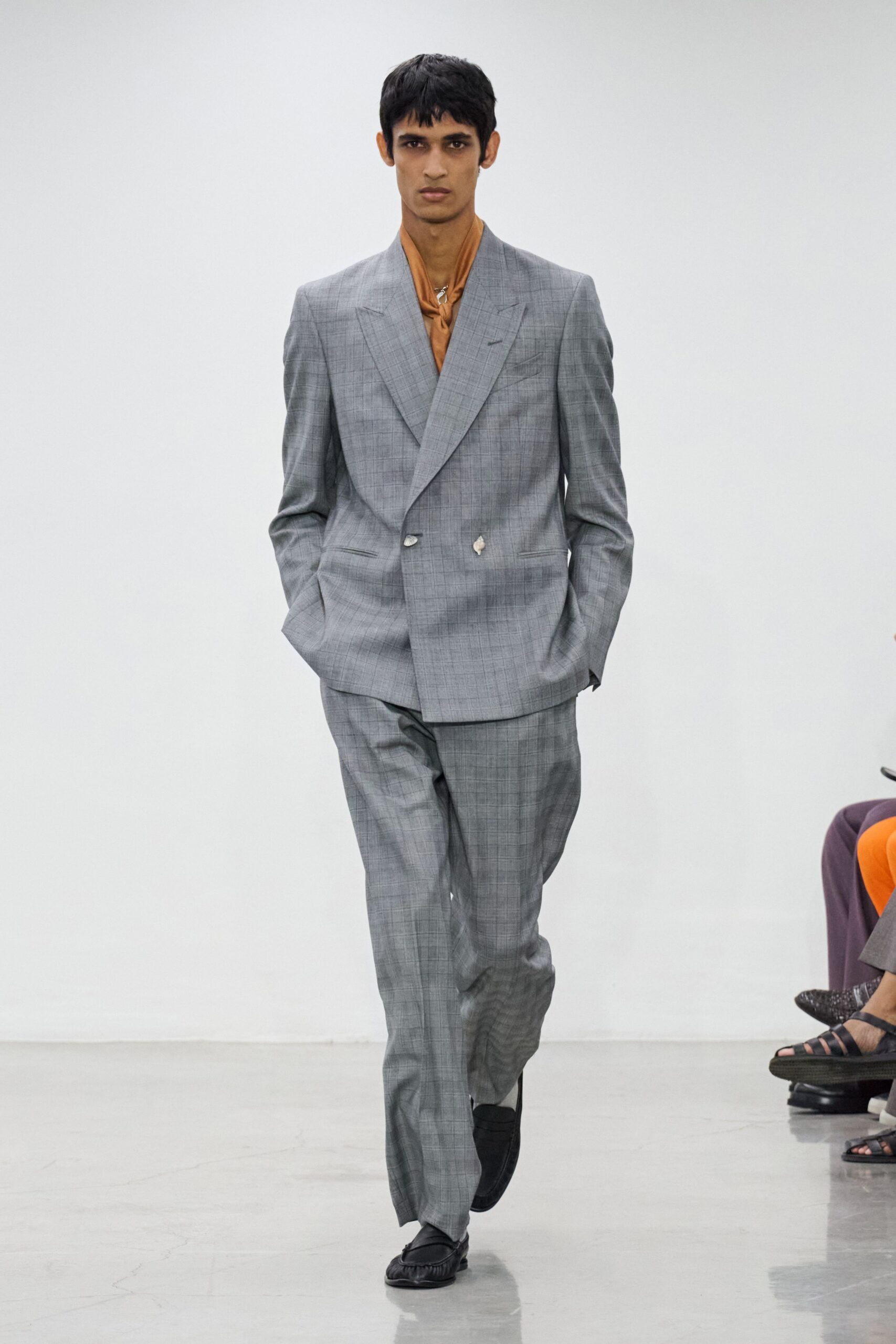gray cotton long-sleeve collared tailored checked suit