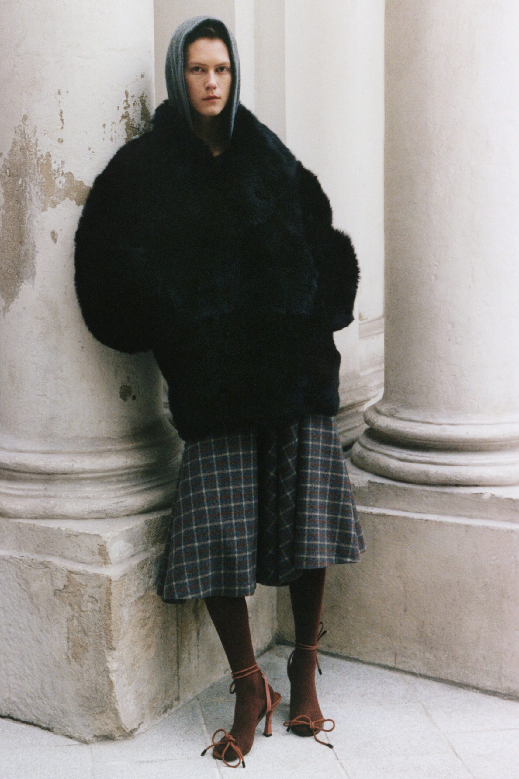 black fur long-sleeve hooded oversized coat