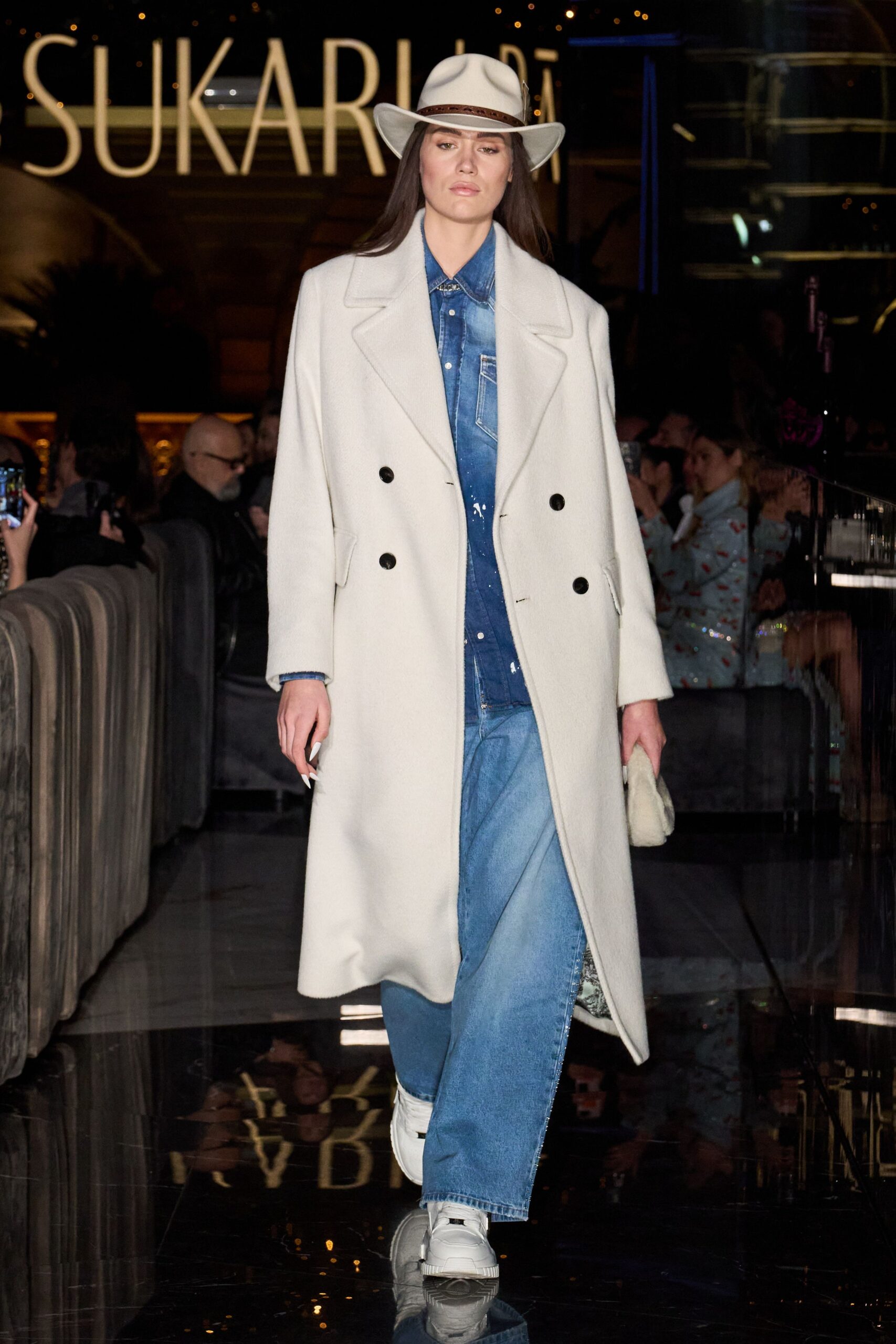 white wool long-sleeve double-breasted oversized coat