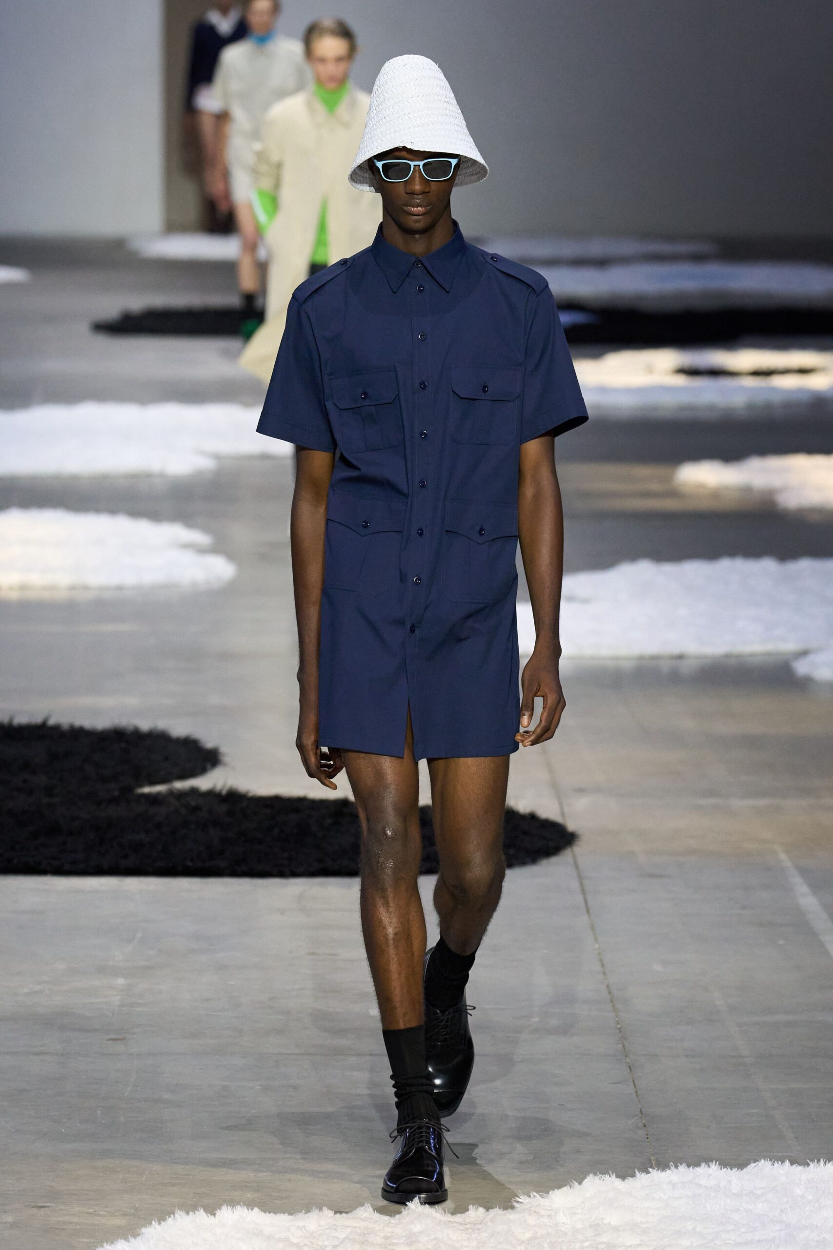 blue cotton short-sleeve collared fitted buttoned pockets shirt-dress