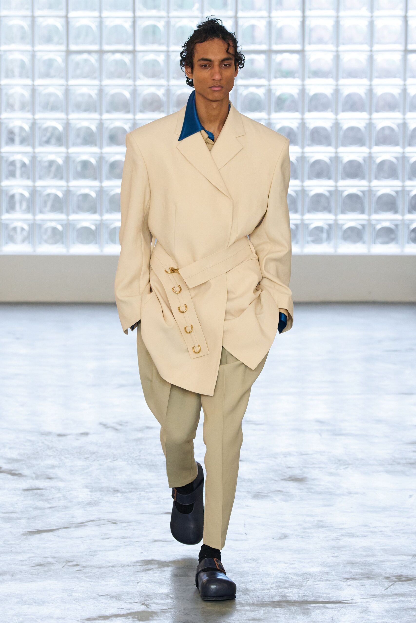 beige wool long-sleeve collared structured buttoned blazer