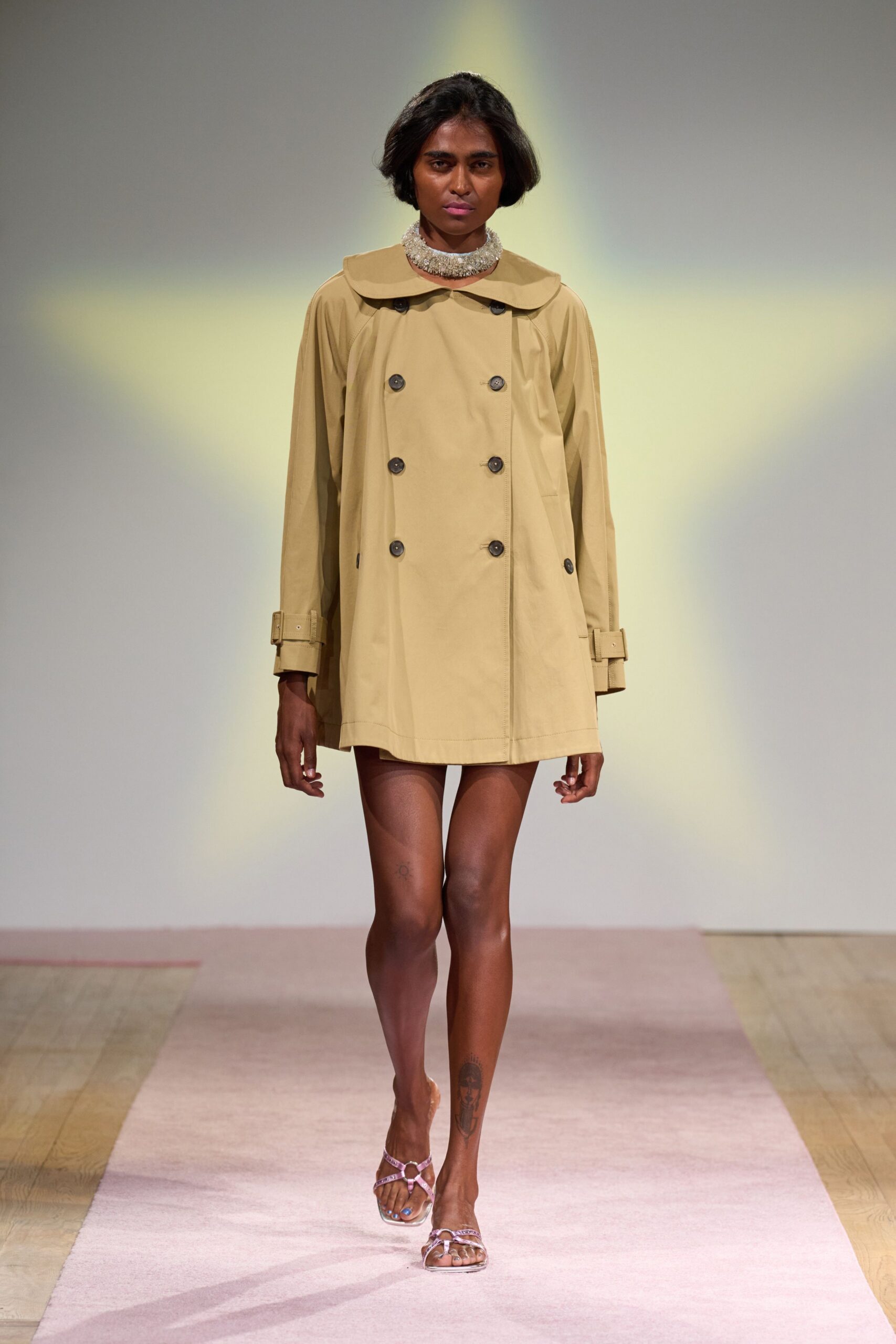 beige cotton long-sleeve collared relaxed short trench