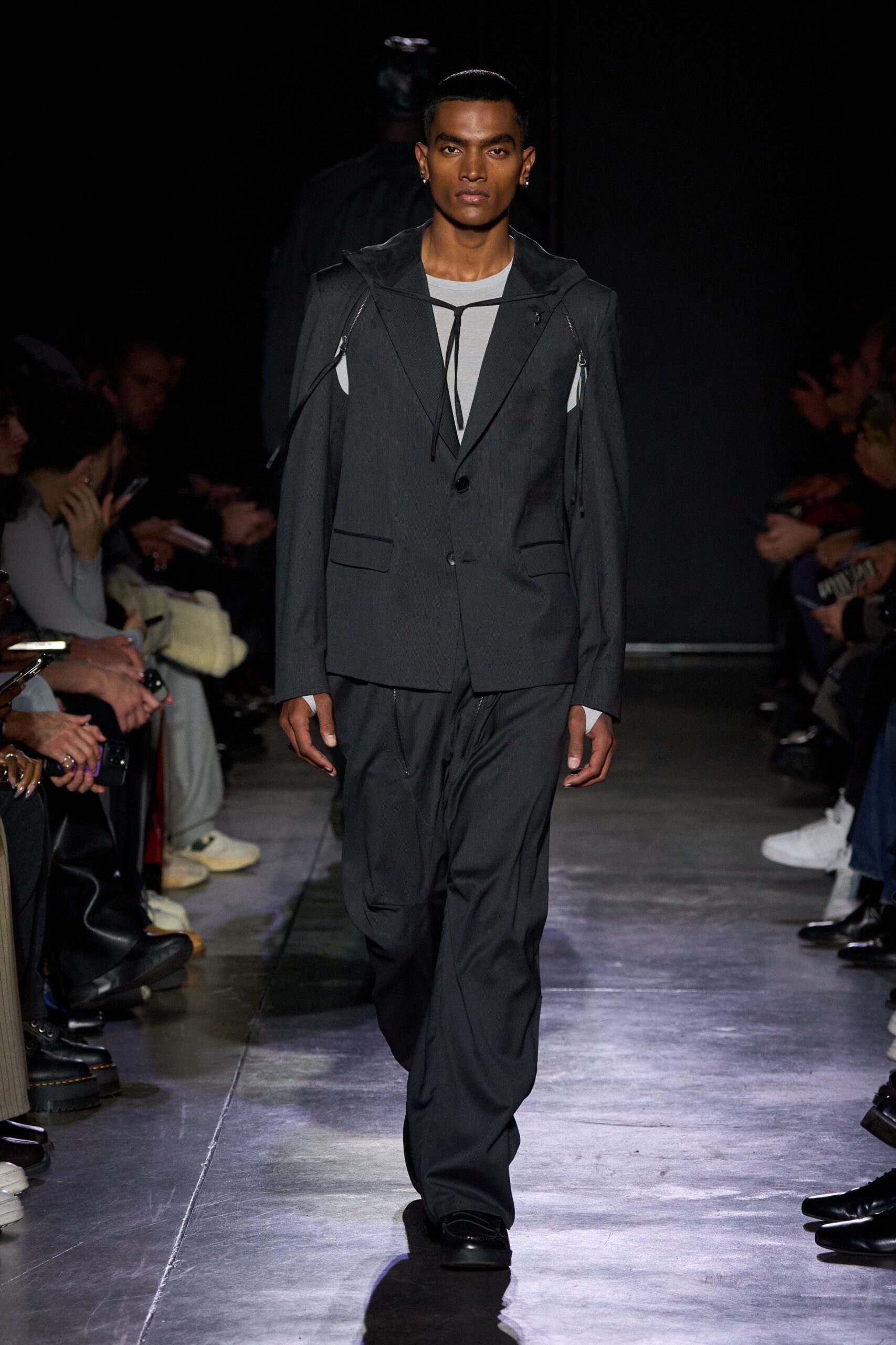 black cotton long-sleeve collared relaxed buttoned suit