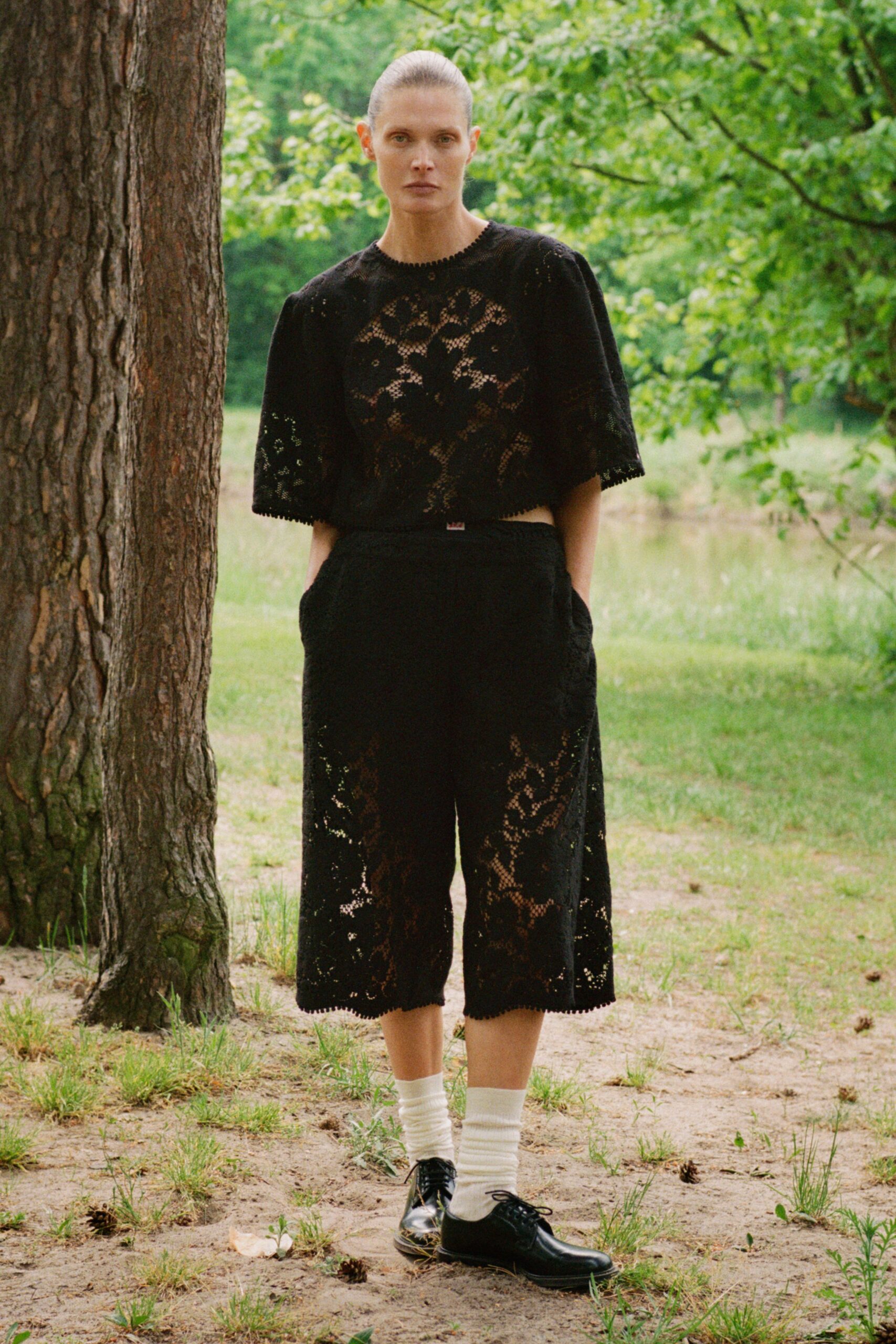black lace short-sleeve collared relaxed embroidered top