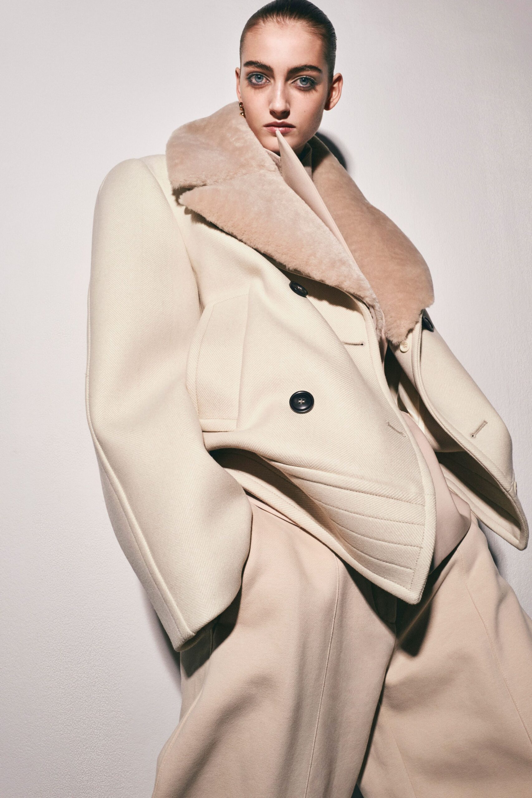 beige wool long-sleeve collared oversized pleated coat