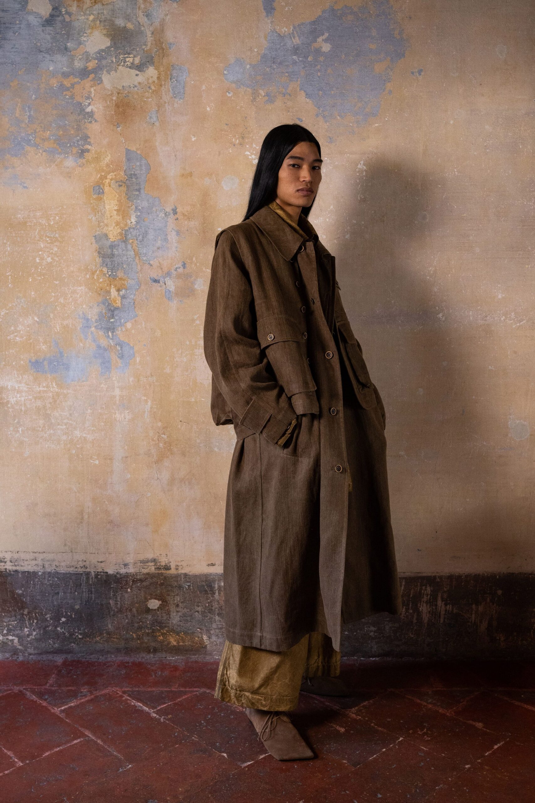 brown cotton long-sleeve collared relaxed buttoned coat