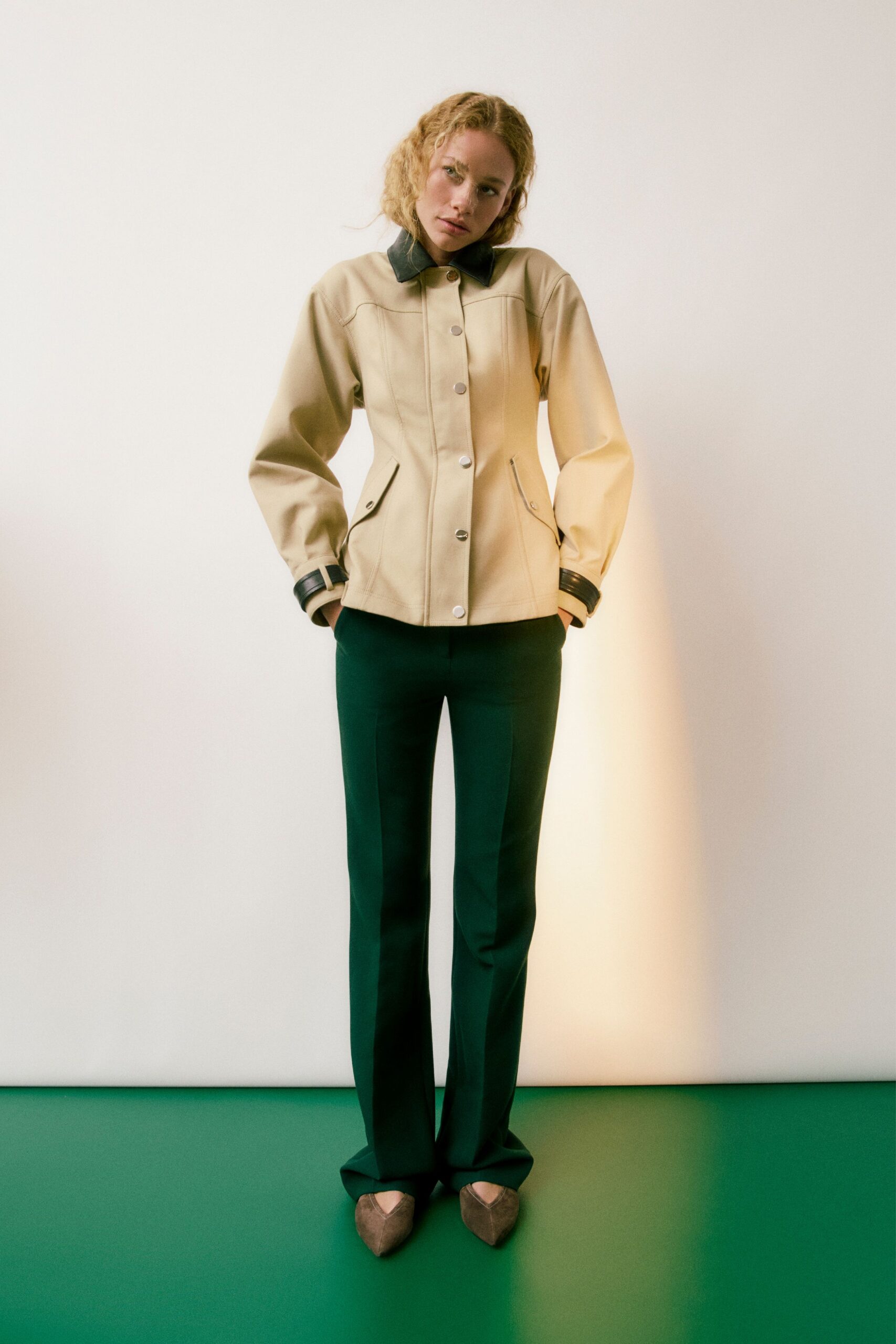 beige cotton long-sleeve collared fitted buttoned jacket