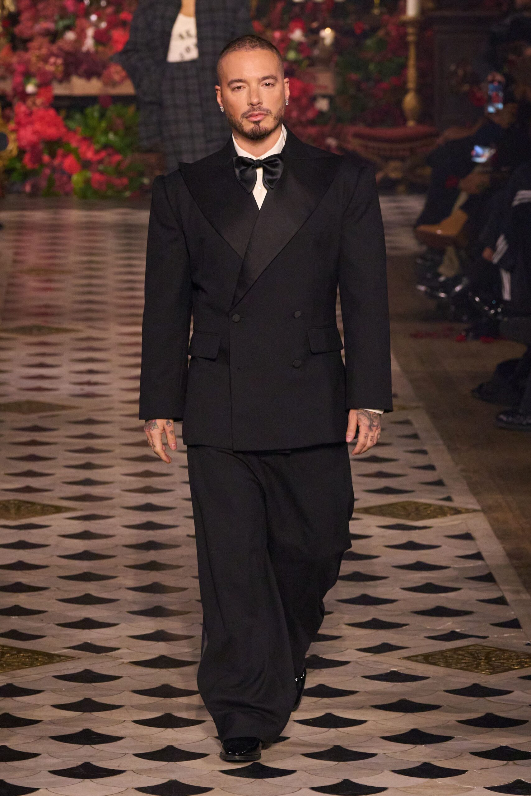 black wool long-sleeve collared tailored suit