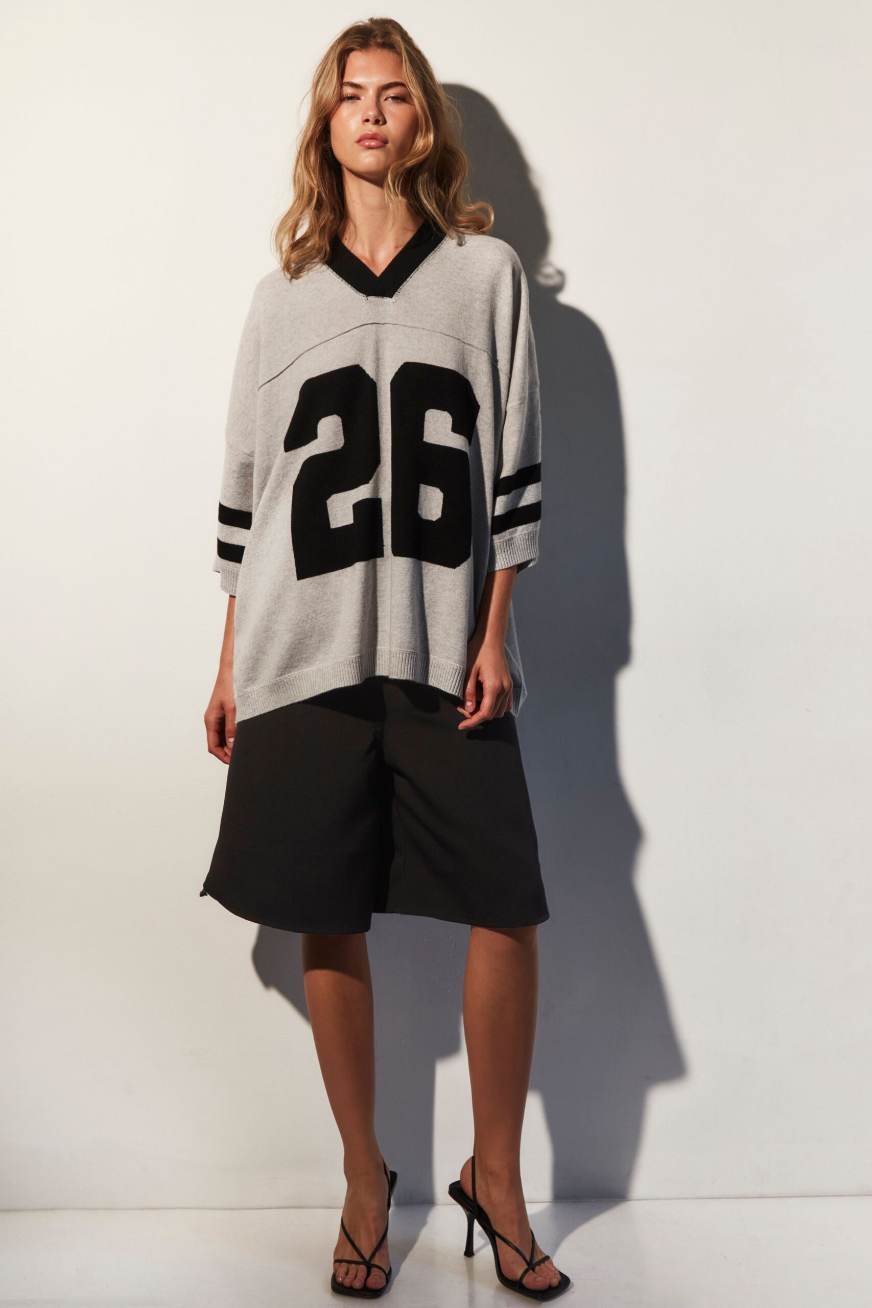 gray cotton short-sleeve v-neck relaxed printed top