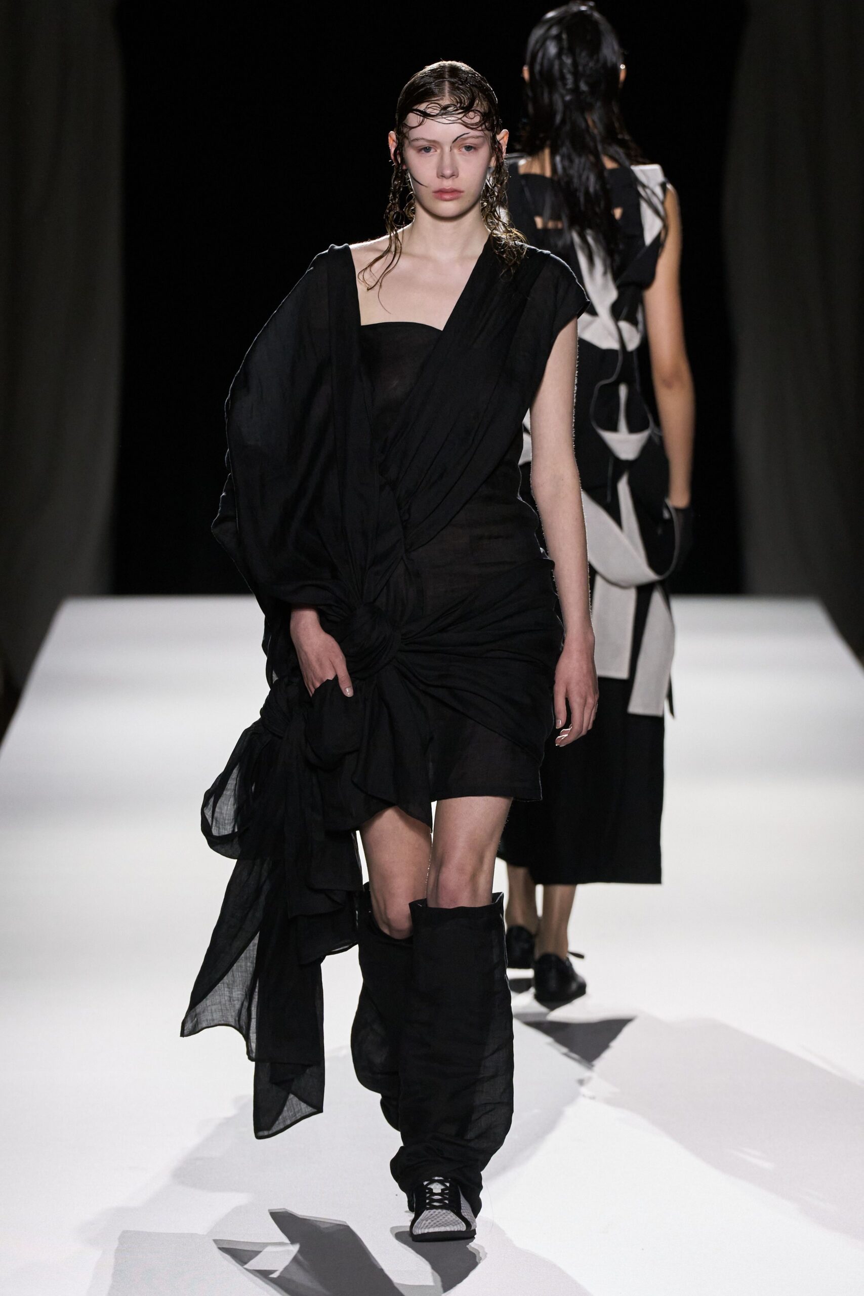 black fitted sleeveless dress