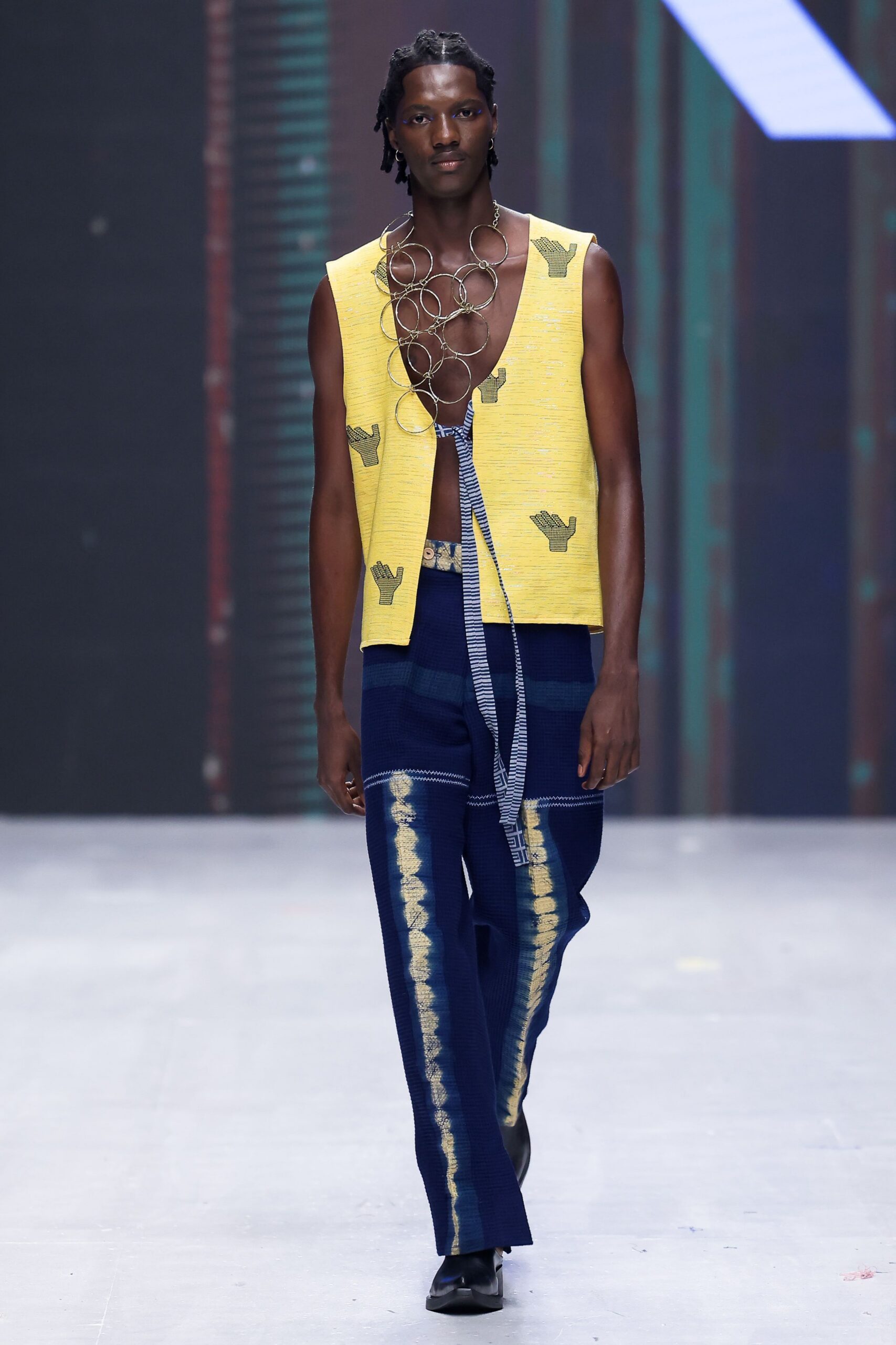 blue denim slim distressed pants