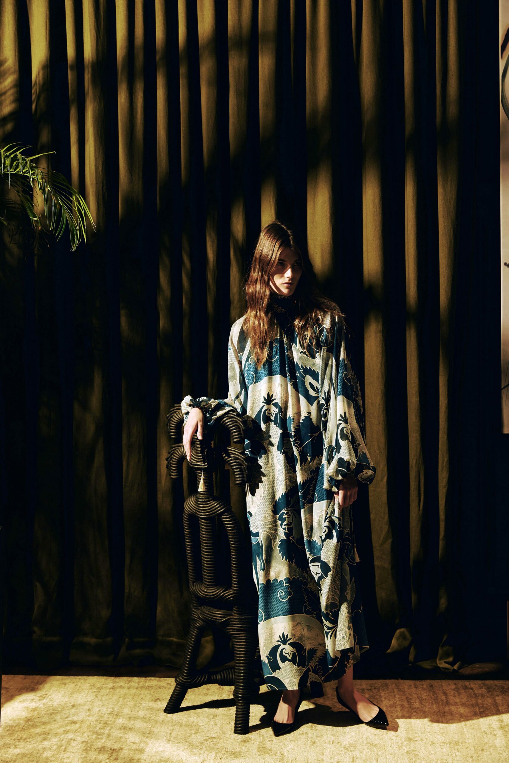 printed blue maxi dress with black shoes