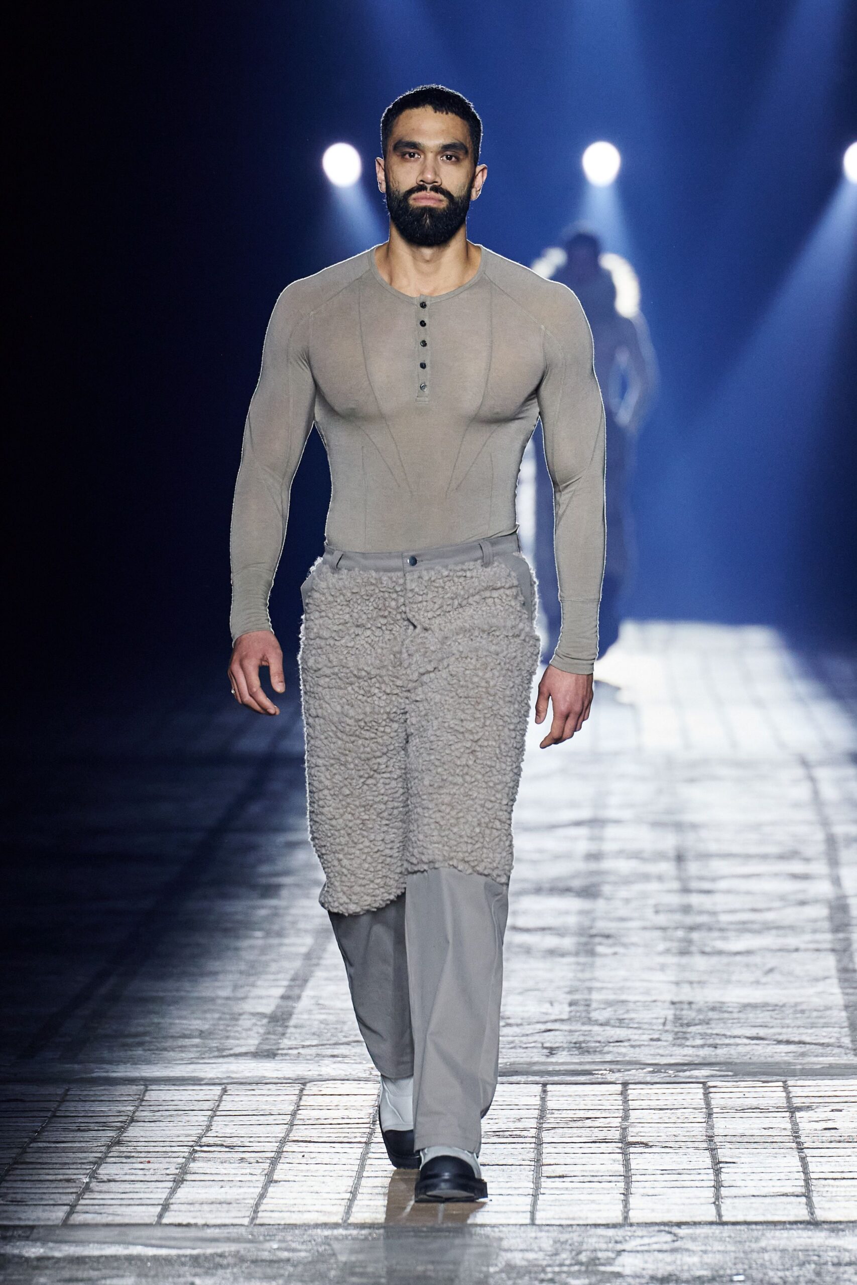 gray cotton long-sleeve collared fitted buttoned top