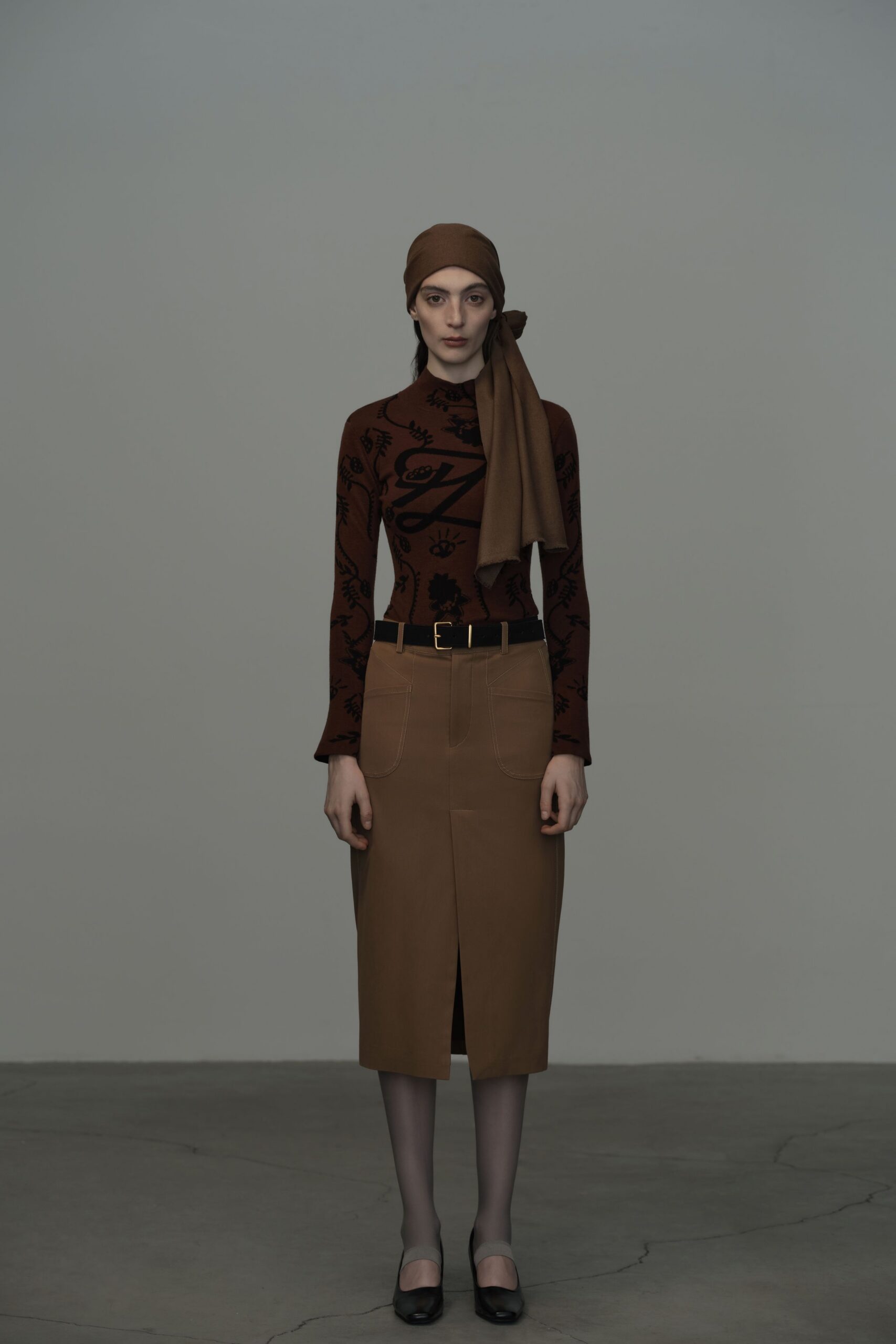 brown cotton long-sleeve high-neck fitted printed top