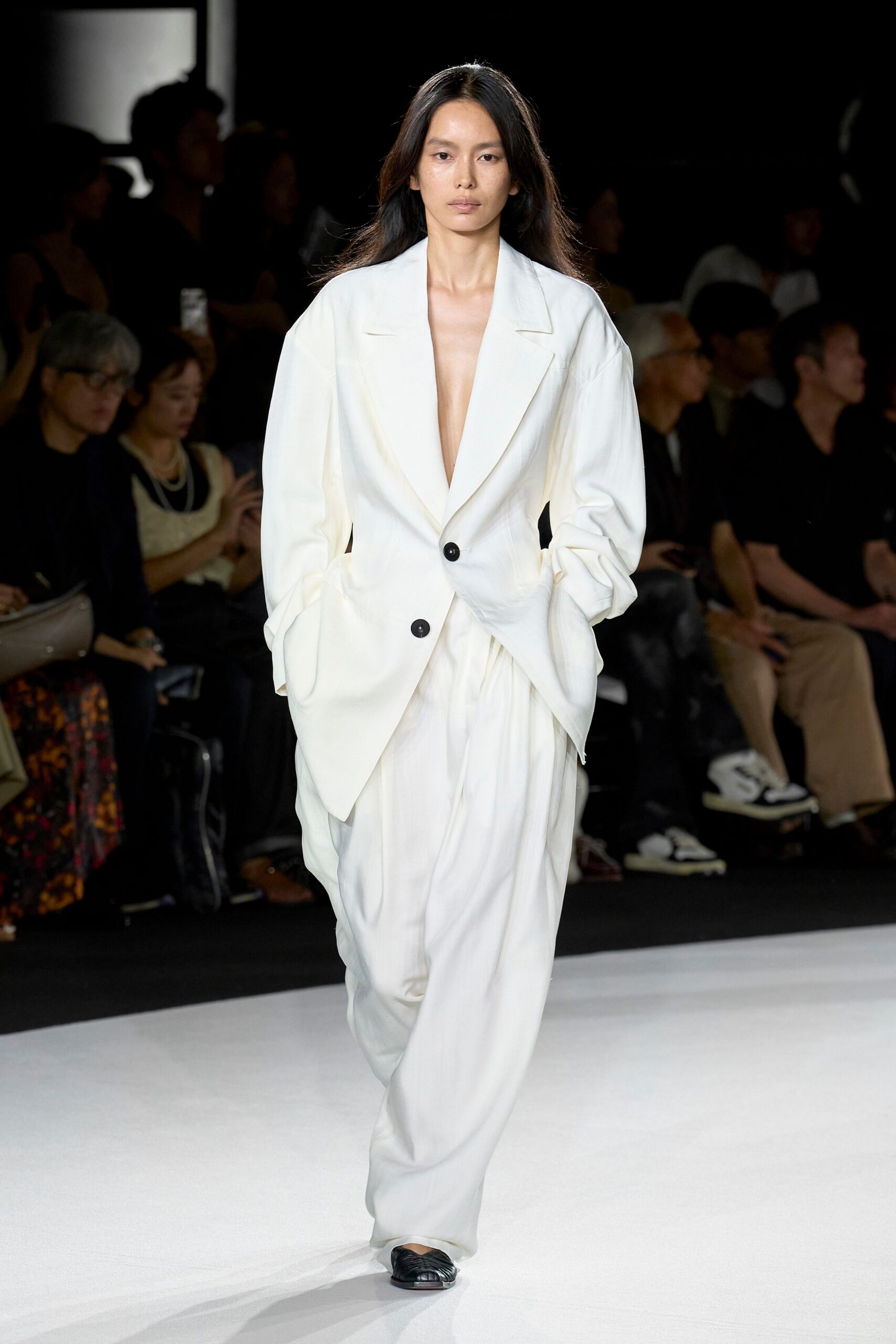 white cotton long-sleeve v-neck relaxed buttoned blazer