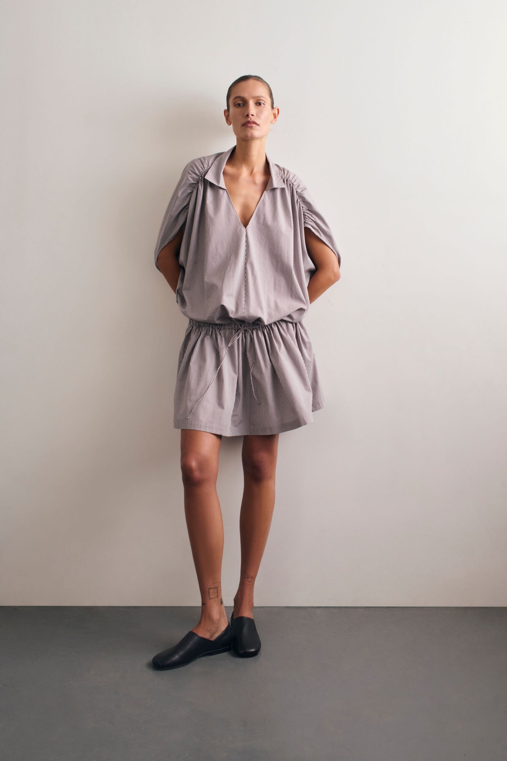 gray cotton short-sleeve v-neck relaxed pleated belted dress