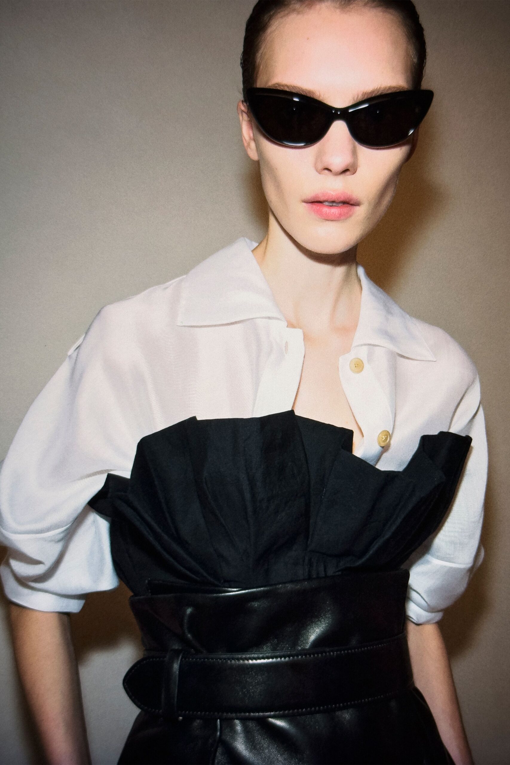 white cotton short-sleeve collared relaxed buttoned blouse