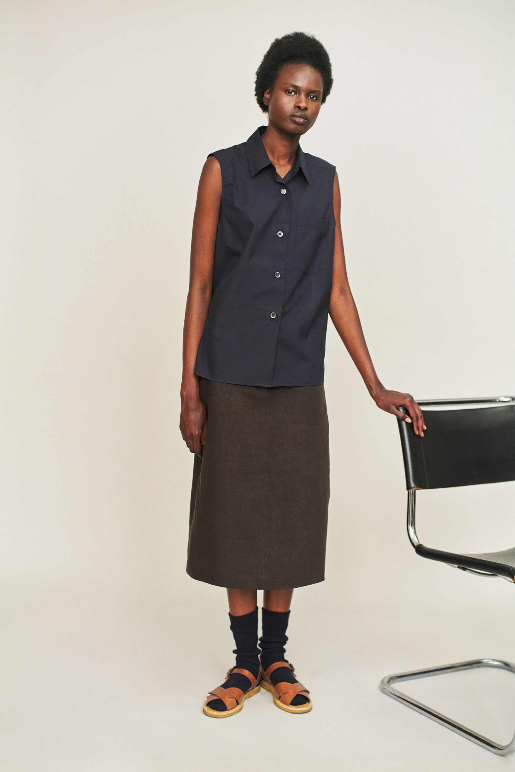 navy shirt brown midi skirt sandals