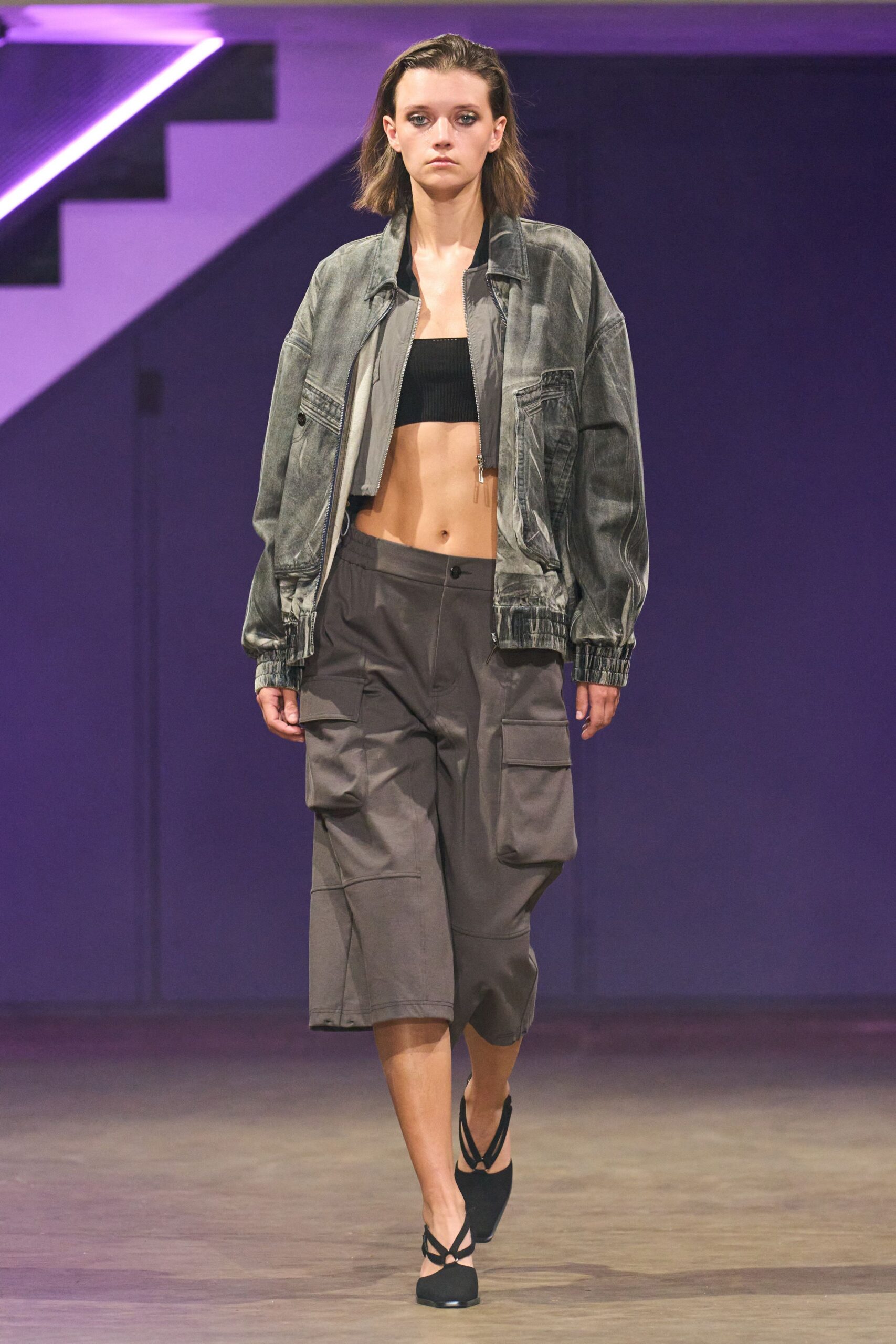 gray denim long-sleeve collared relaxed buttoned pockets jacket