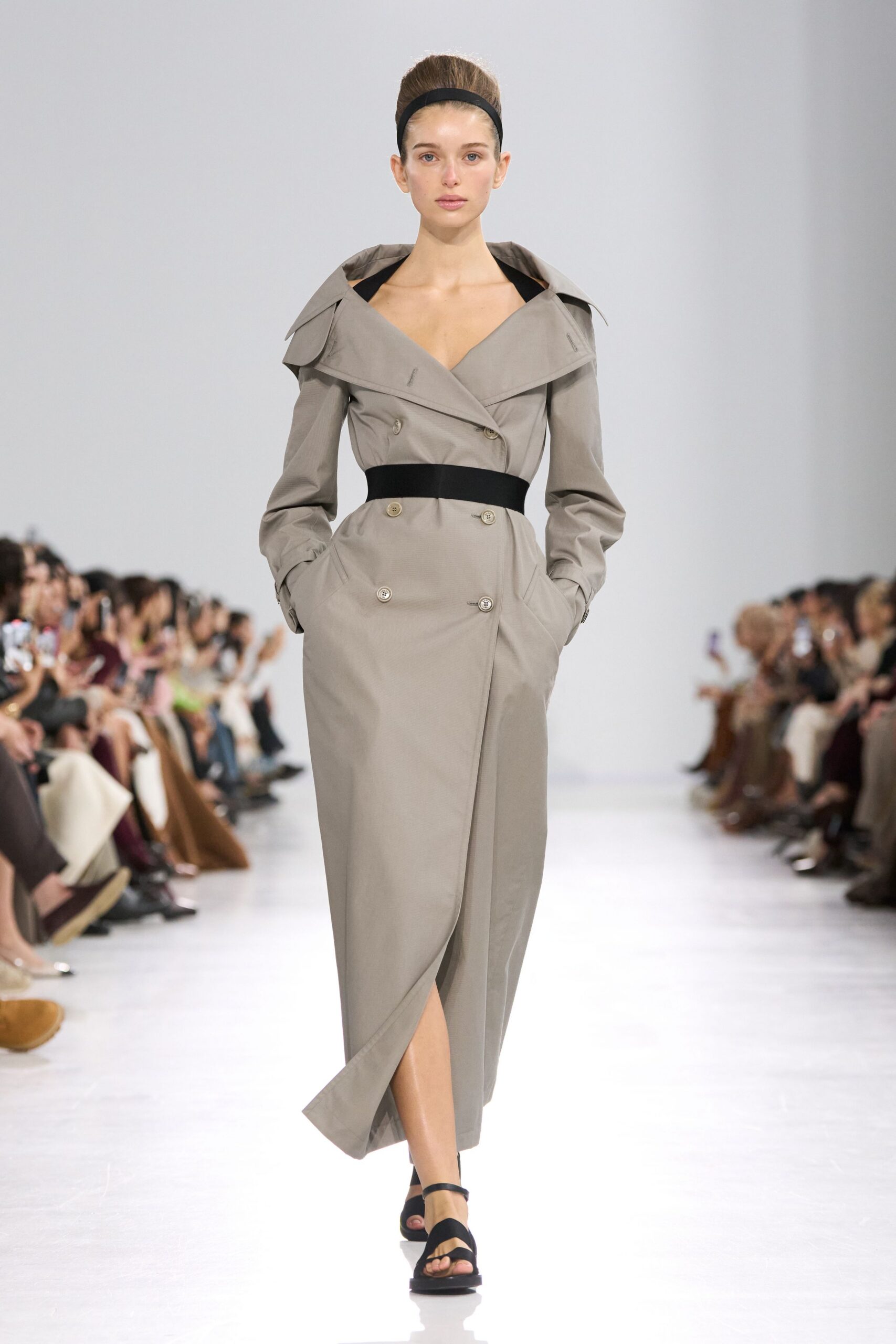 beige cotton long-sleeve collared fitted zippered pockets trench