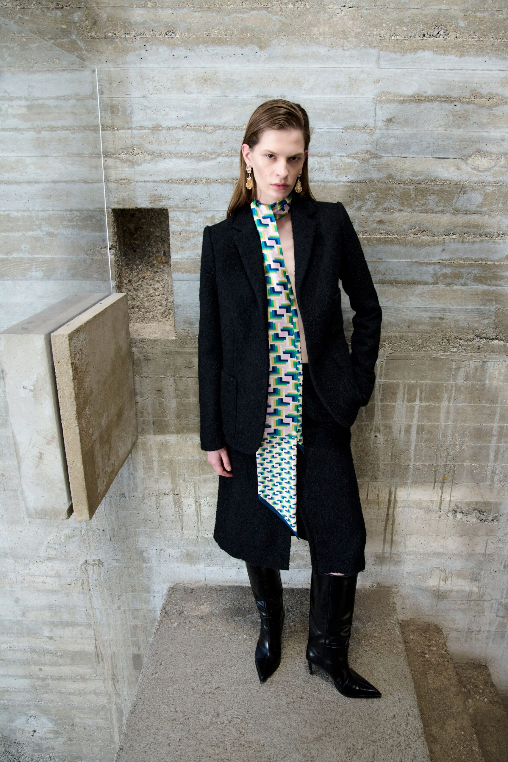 black wool long-sleeve collared tailored midi coat