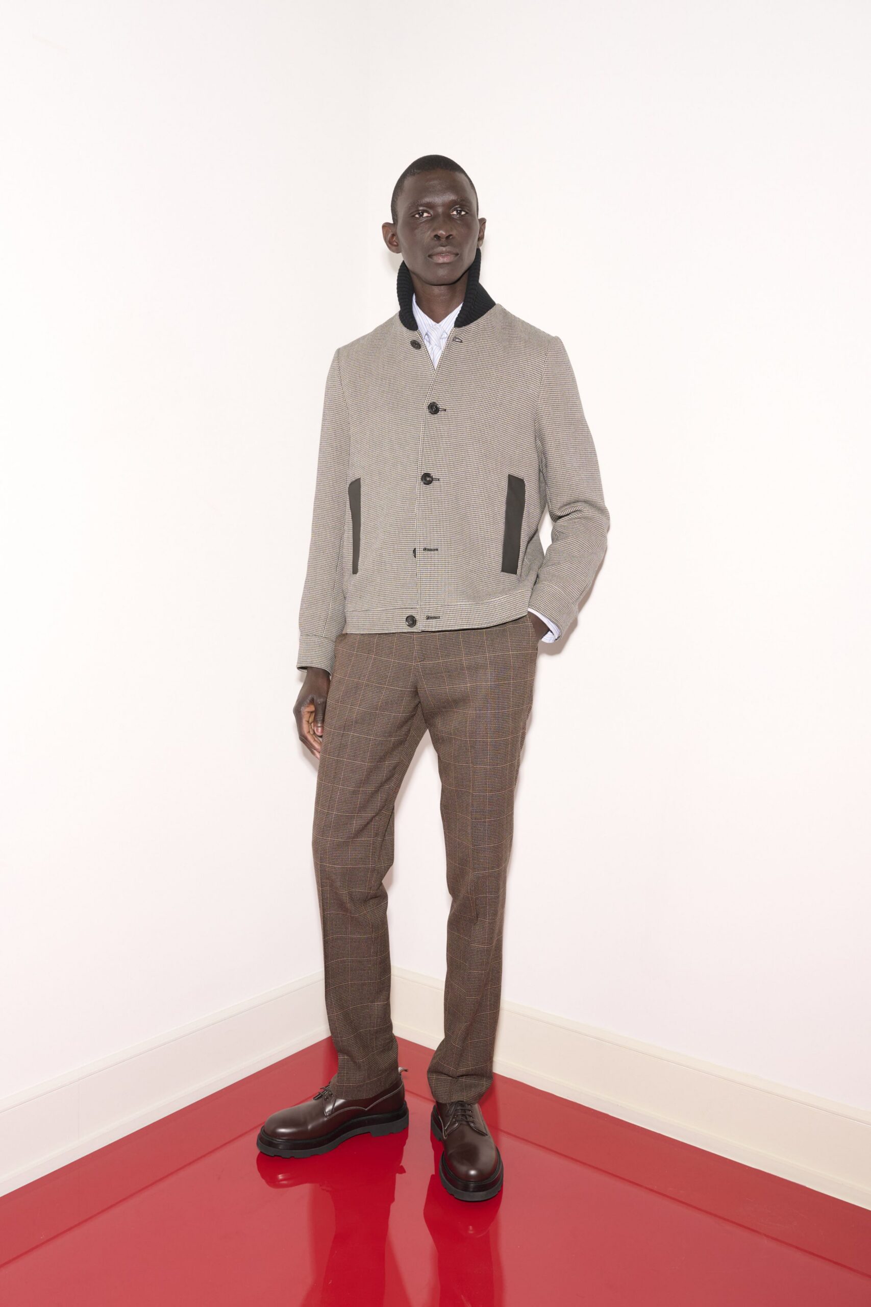 gray cotton long-sleeve collared fitted buttoned jacket