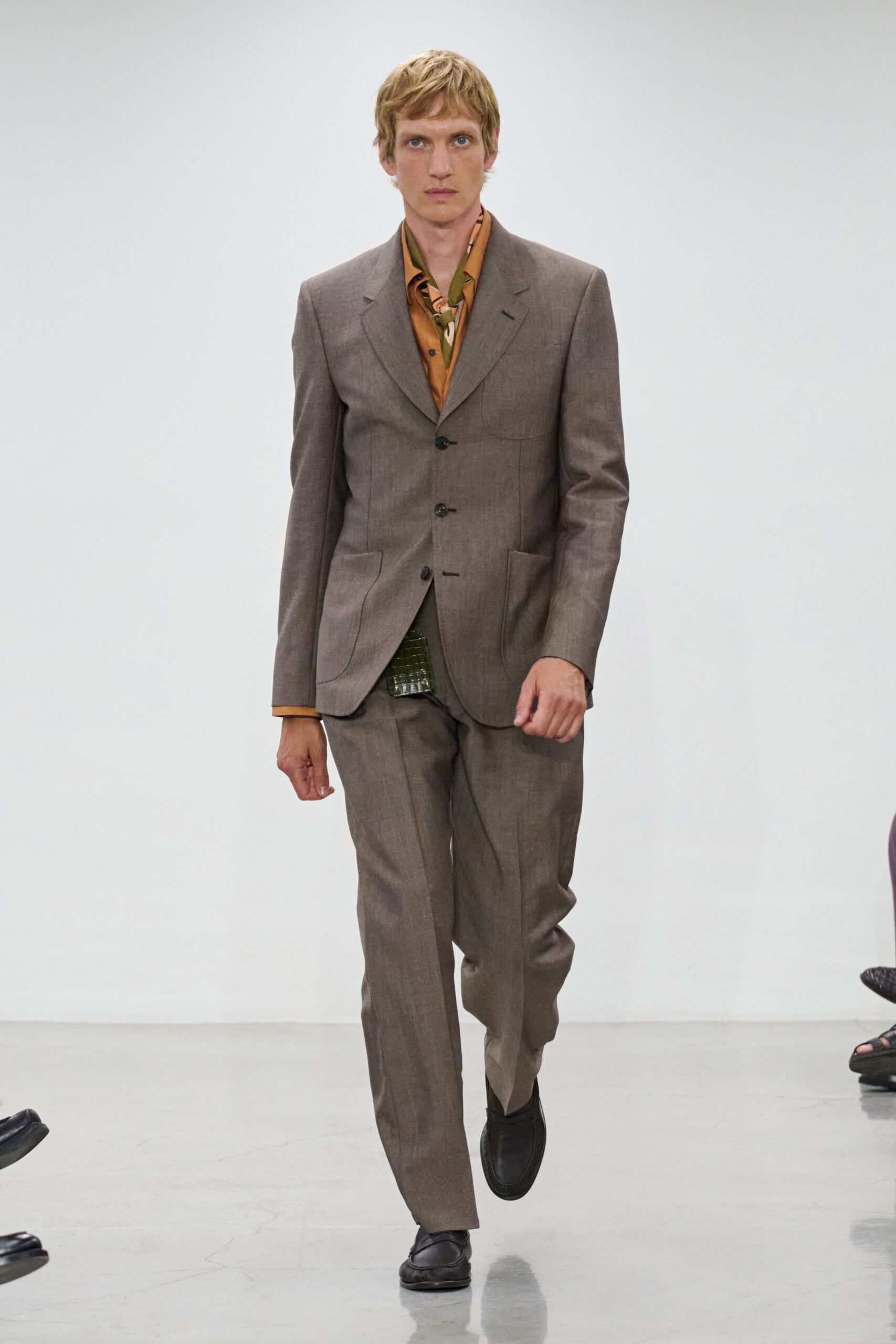 brown cotton long-sleeve collared tailored buttoned suit