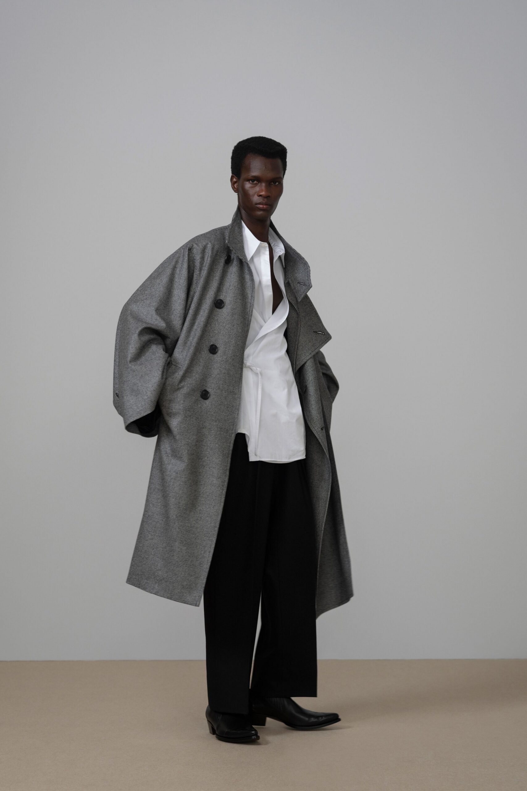 gray wool long-sleeve collared oversized coat