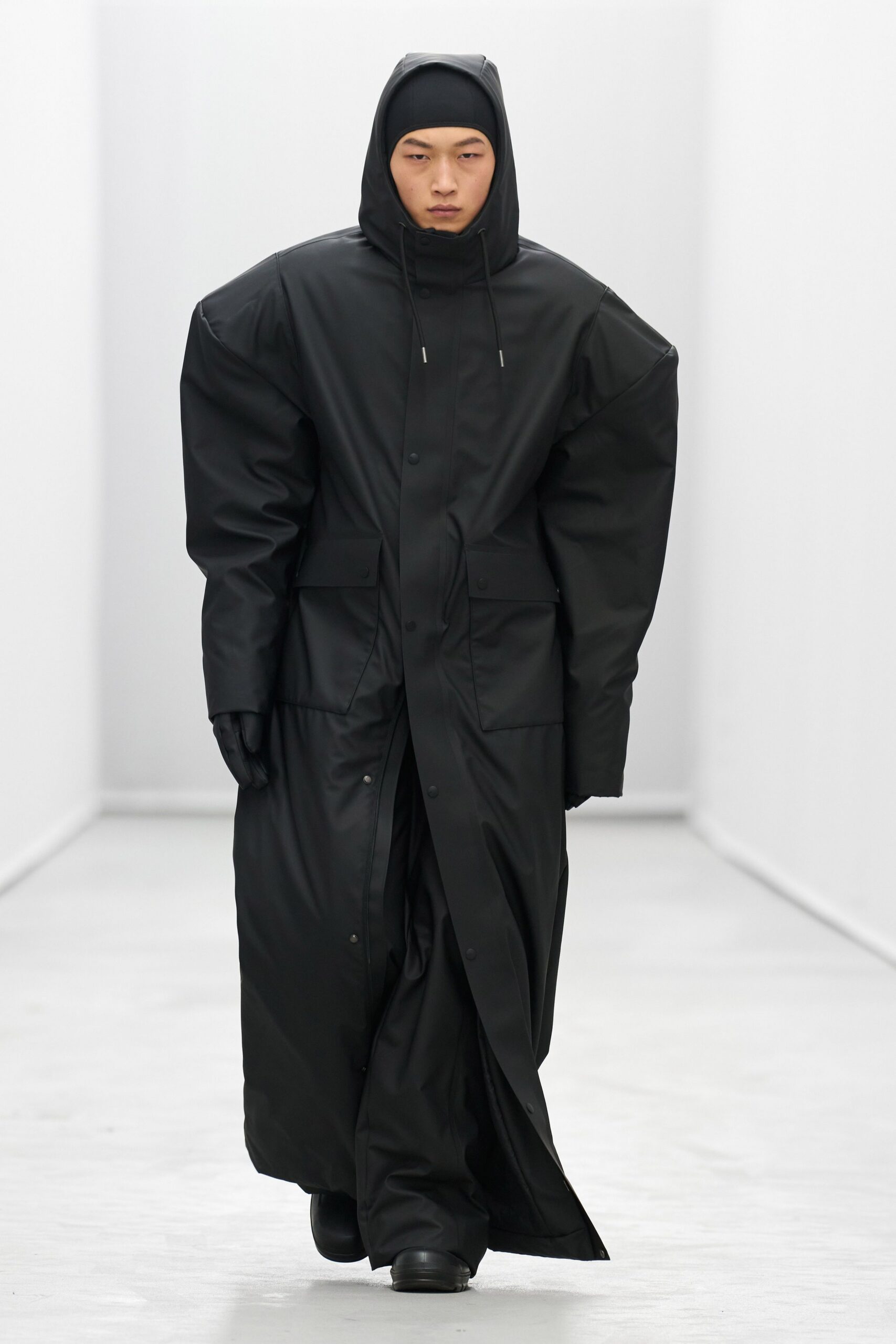 black vinyl long-sleeve collared oversized zippered maxi coat