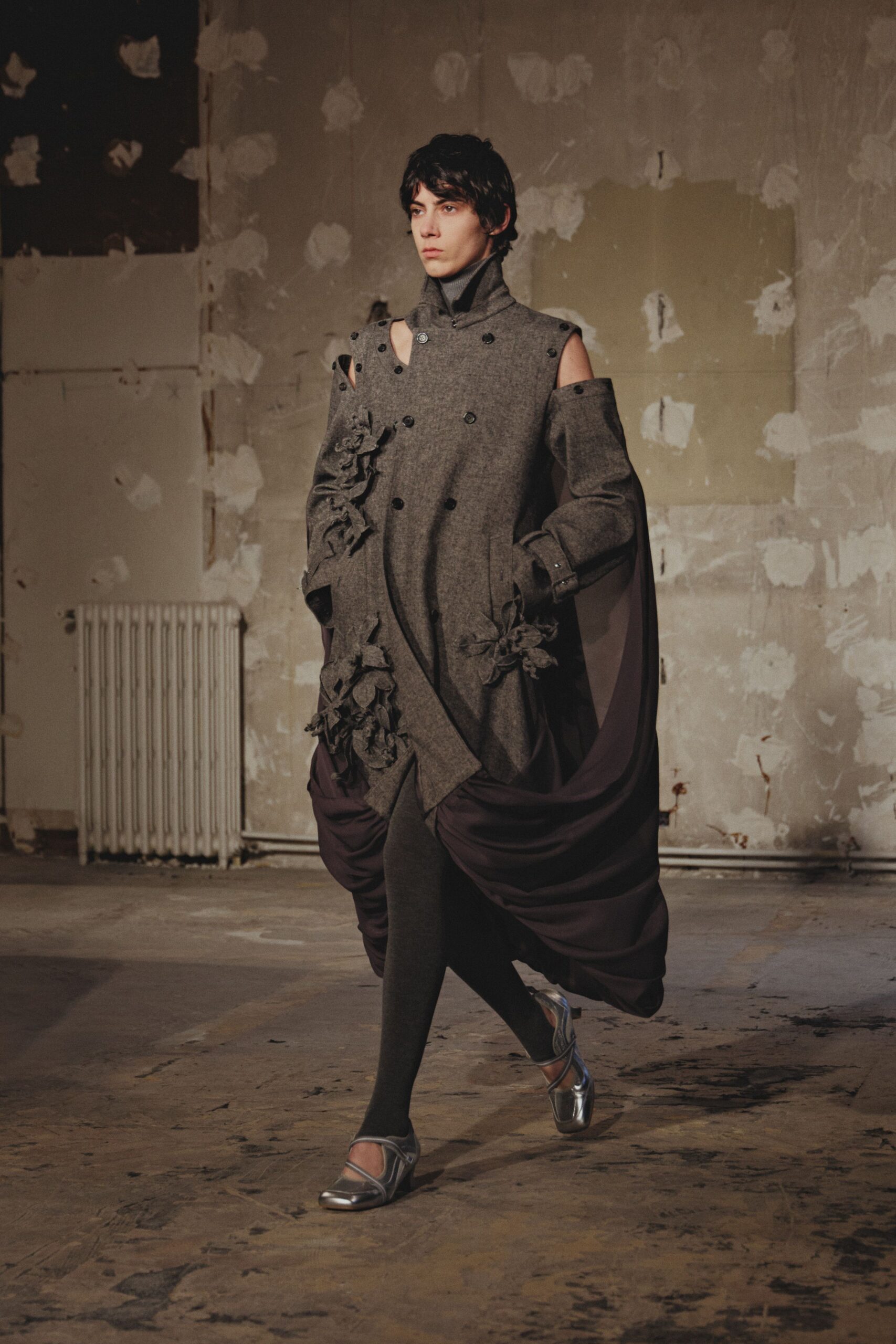 gray wool long-sleeve collared relaxed draped fringed coat