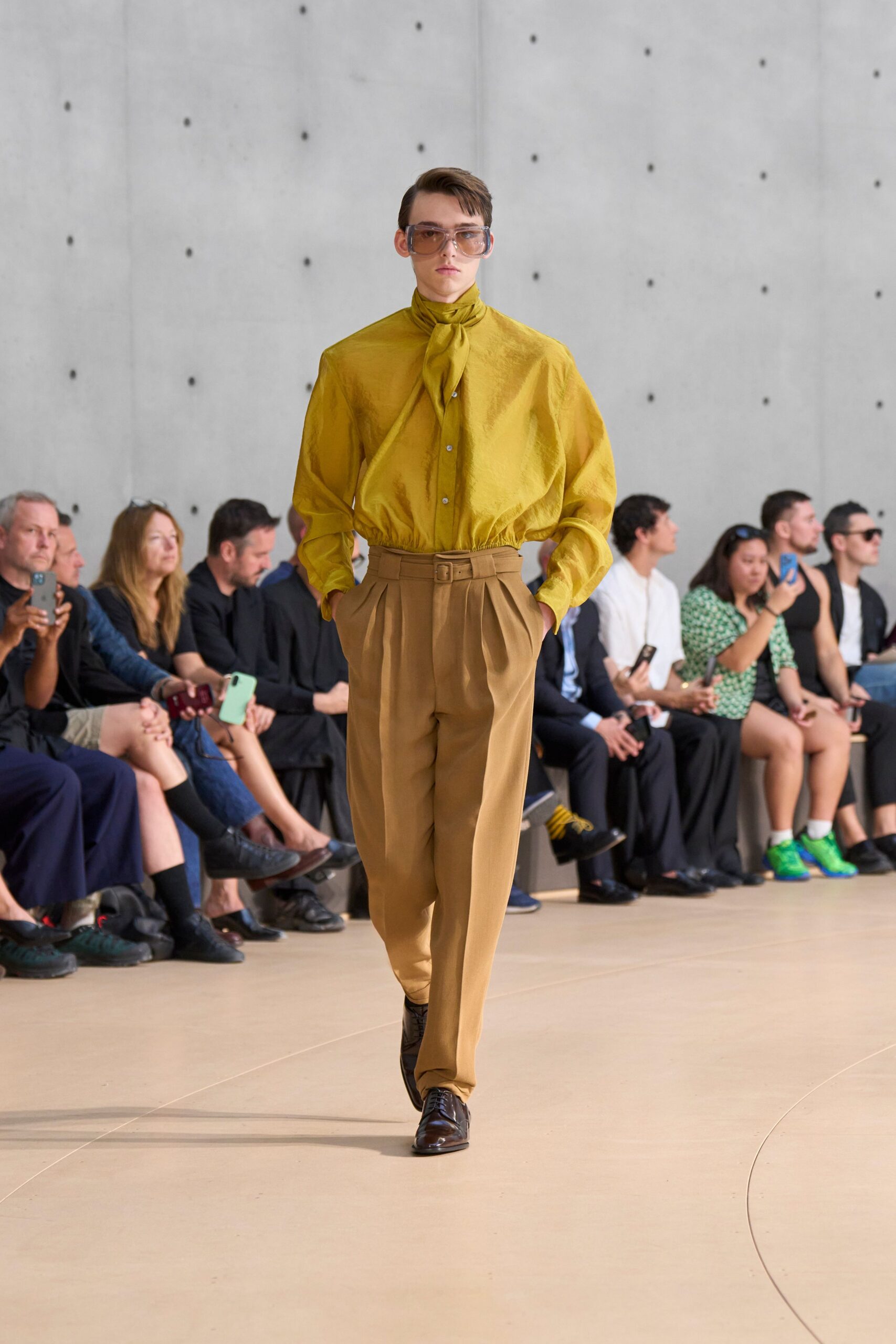 yellow cotton long-sleeve collared relaxed buttoned shirt