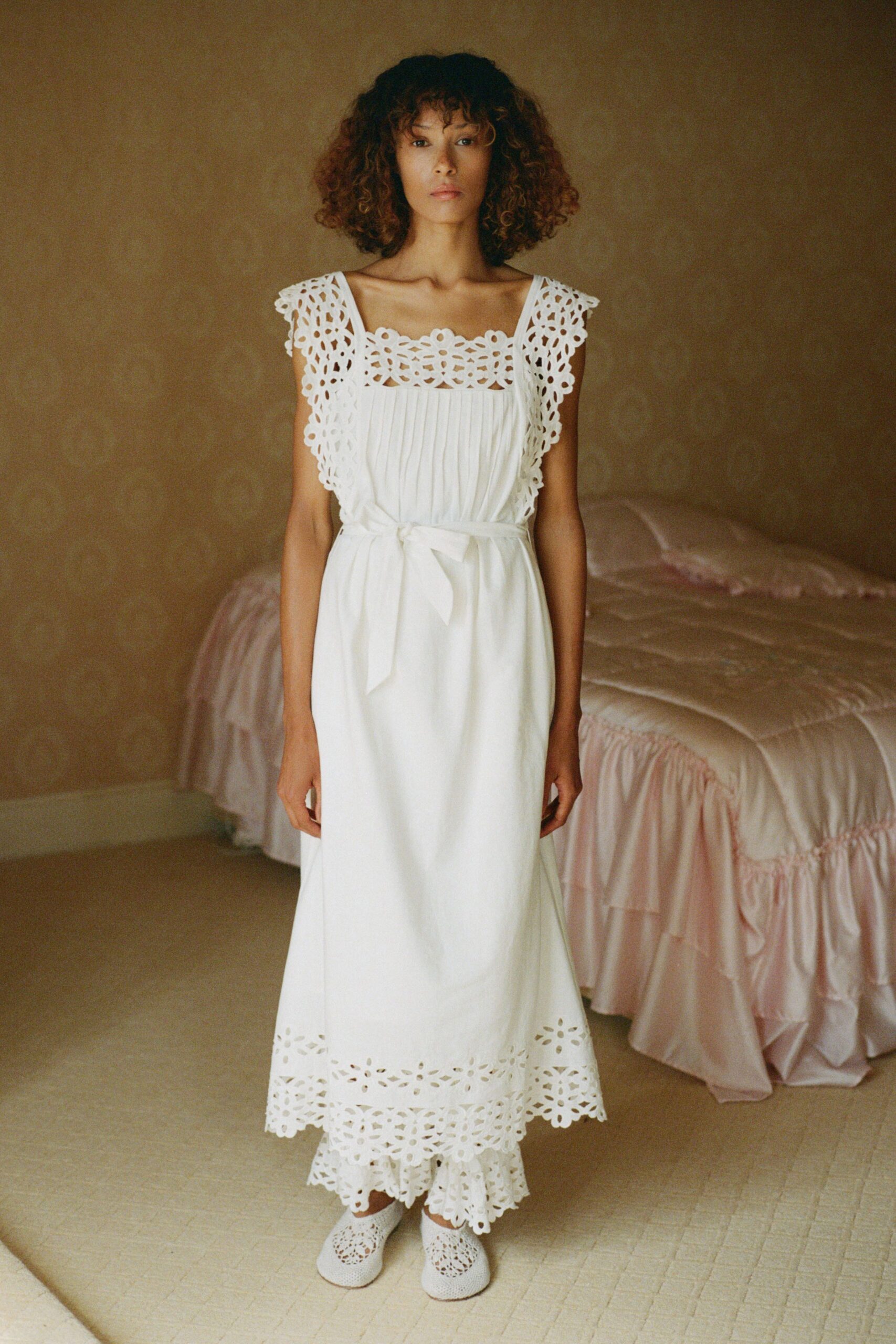 white cotton fitted textured shoes