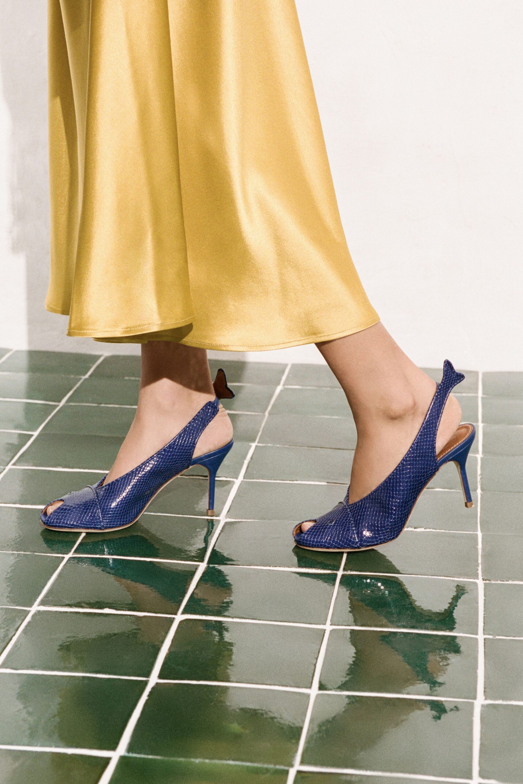 blue leather fitted textured heels