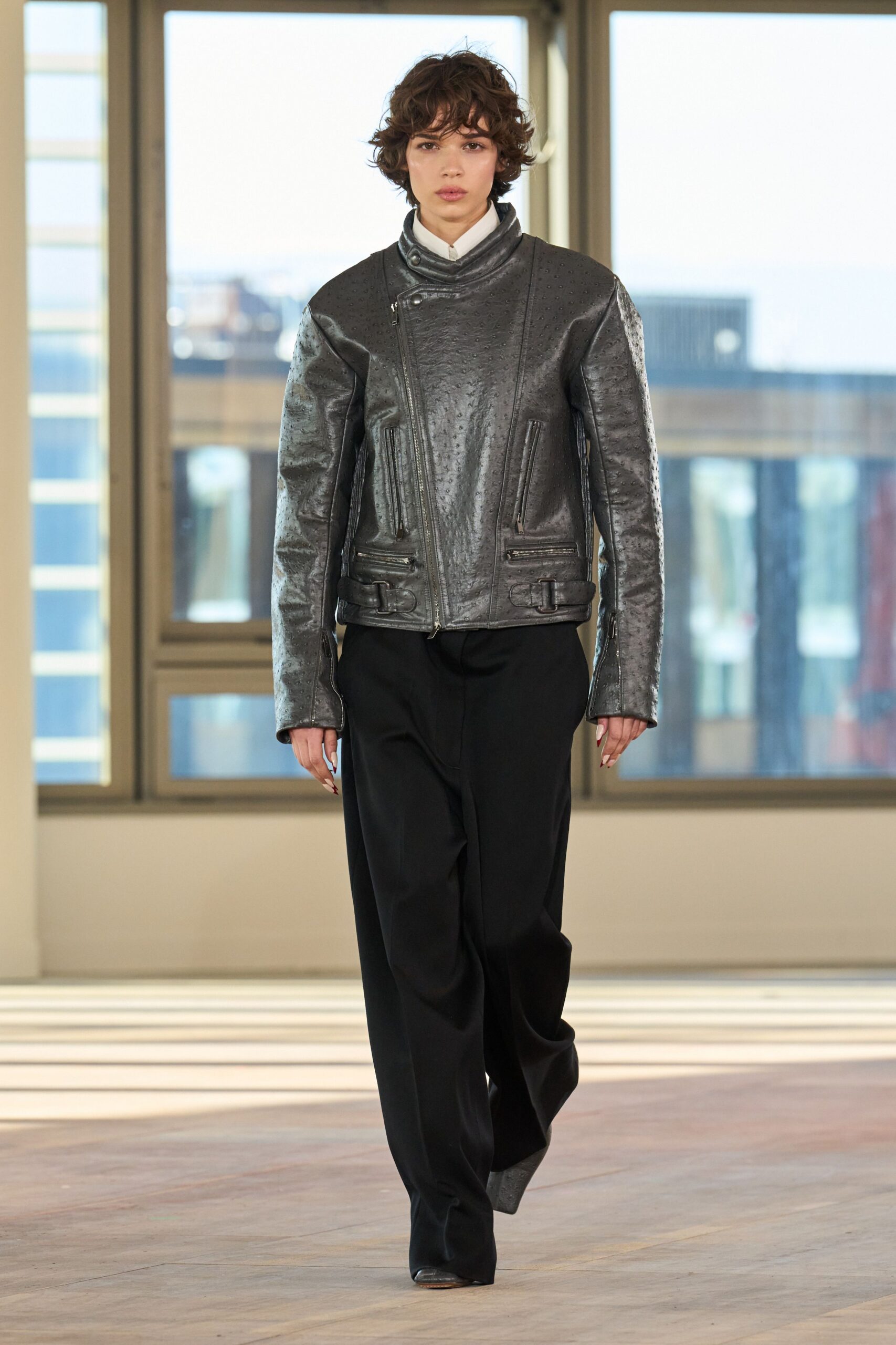gray leather long-sleeve collared fitted zippered jacket