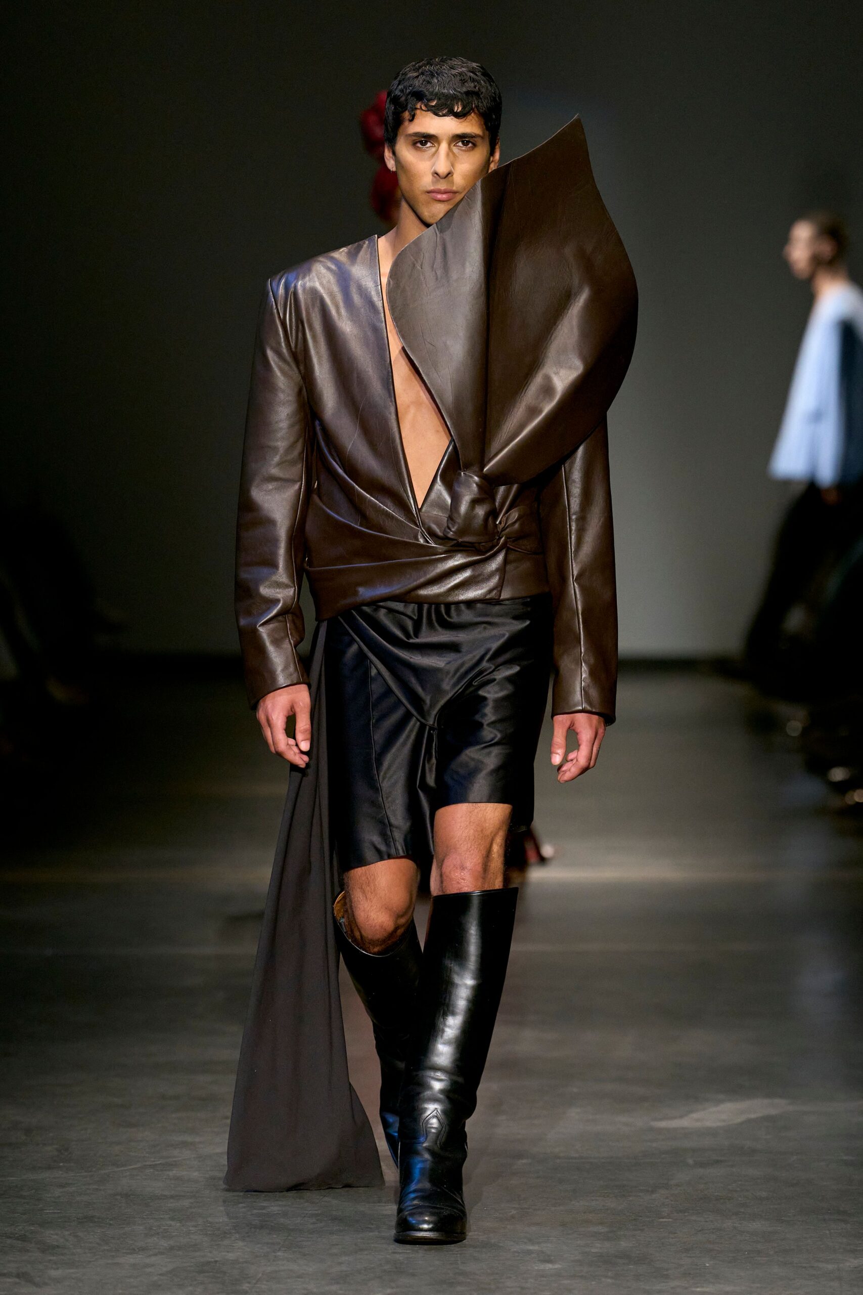 black leather fitted short pants