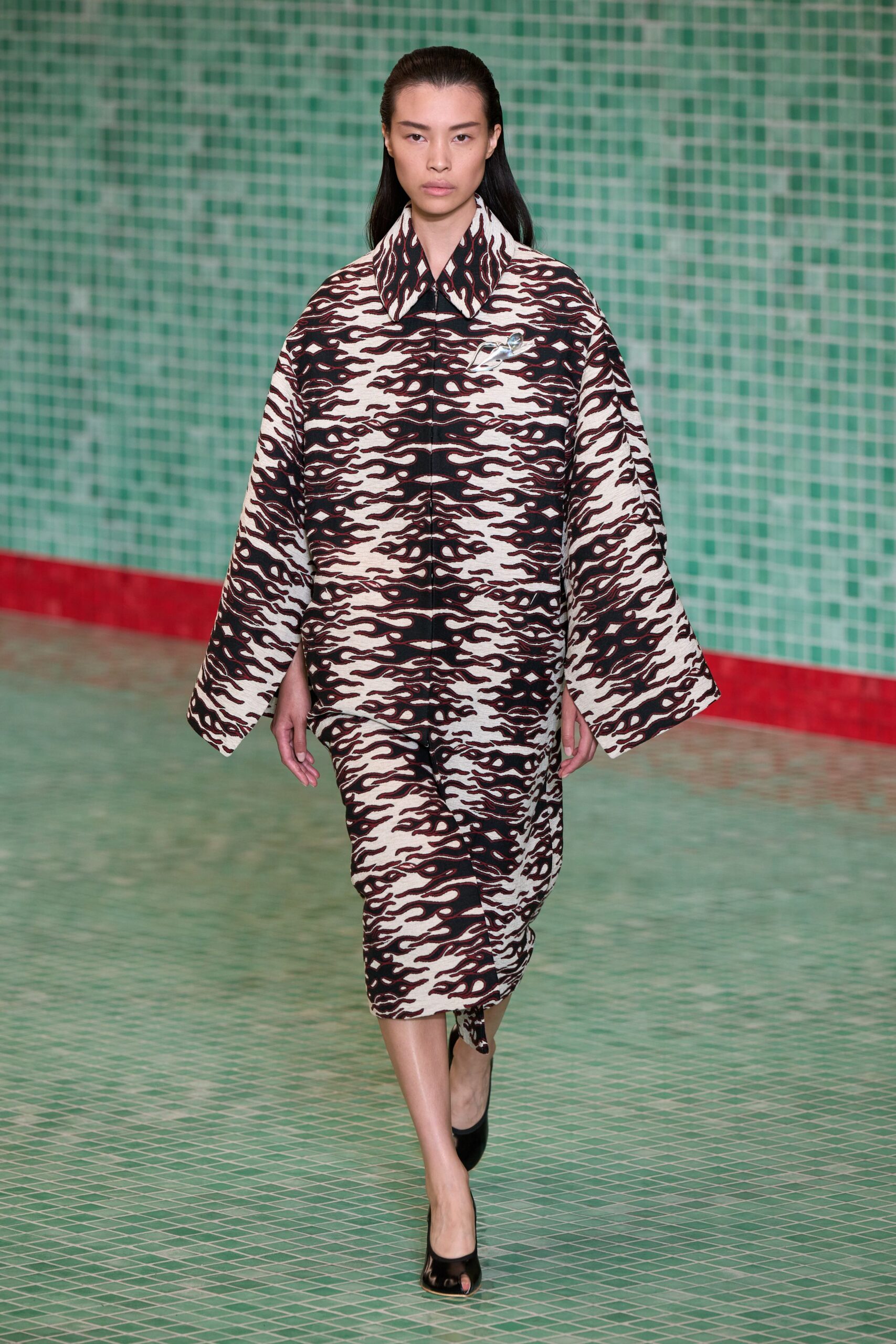 black silk long-sleeve collared relaxed printed midi coat