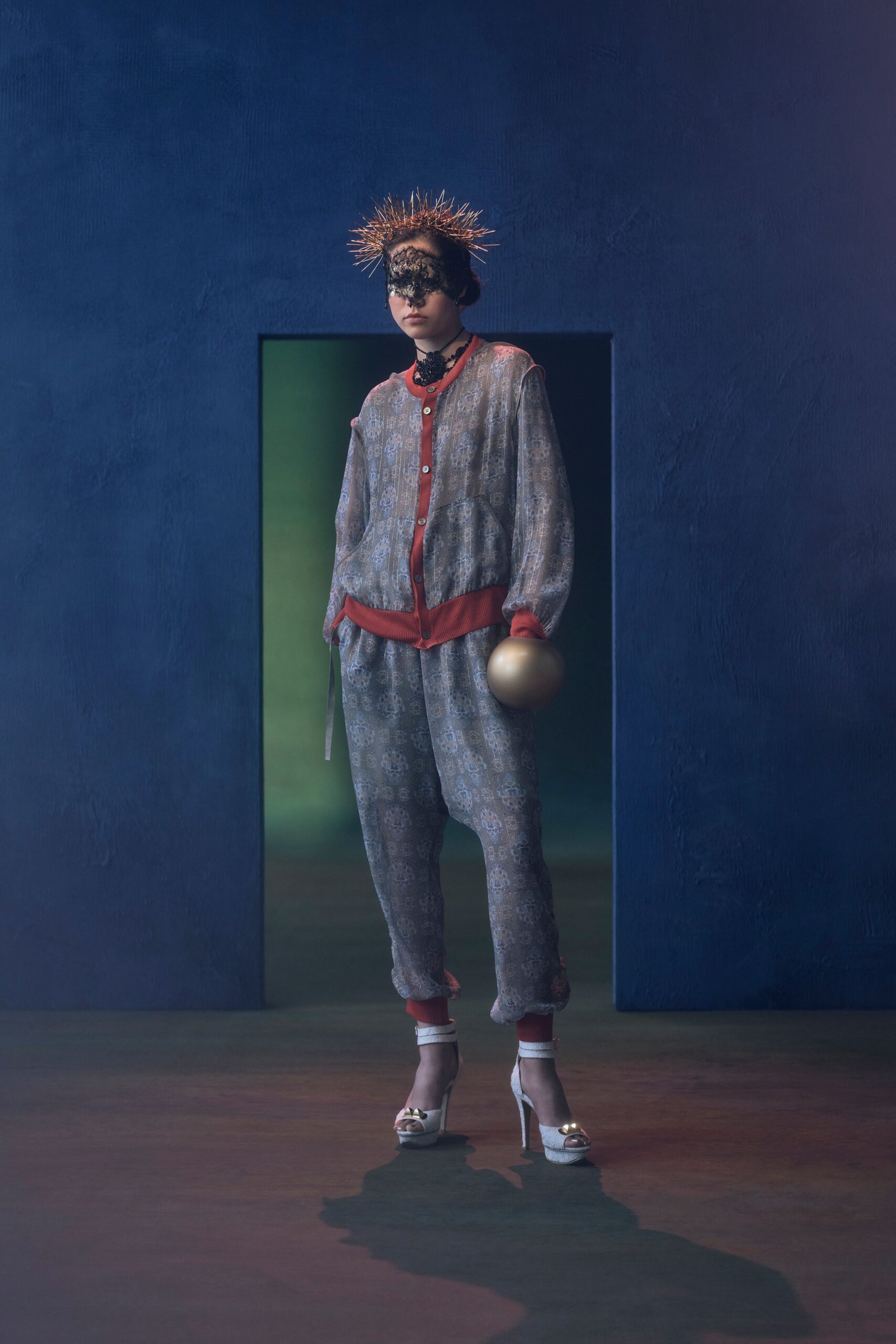 gray silk long-sleeve collared relaxed printed jacket