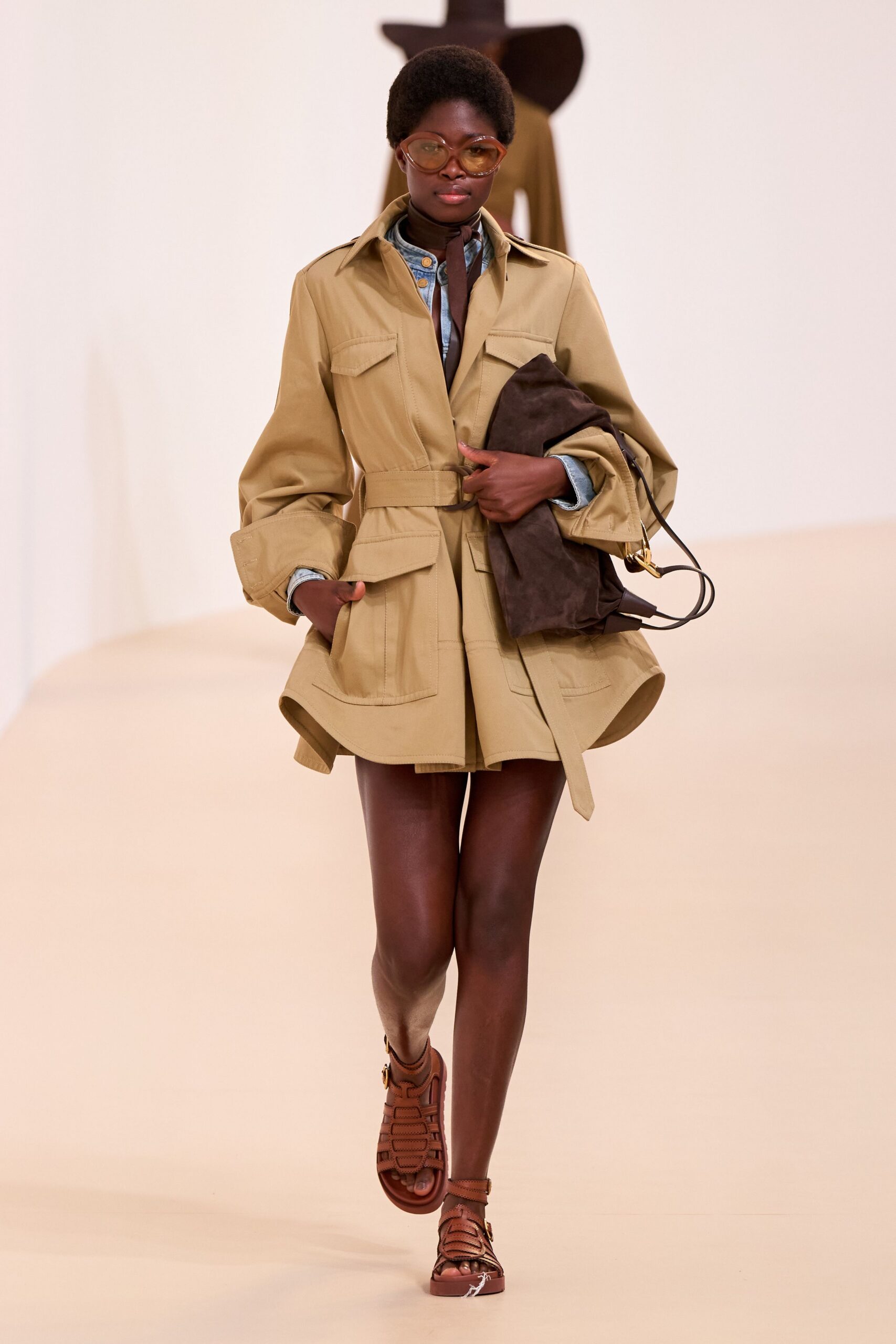 beige cotton long-sleeve collared relaxed buttoned pockets jacket