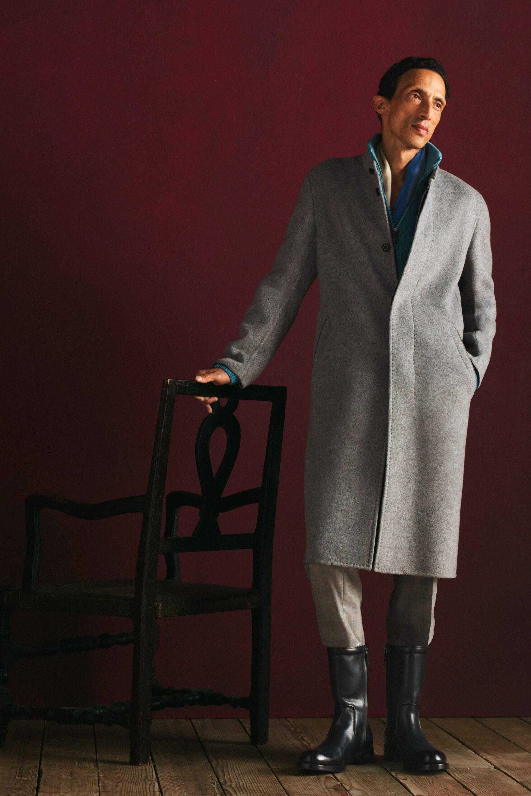 gray wool long-sleeve collared fitted buttoned coat