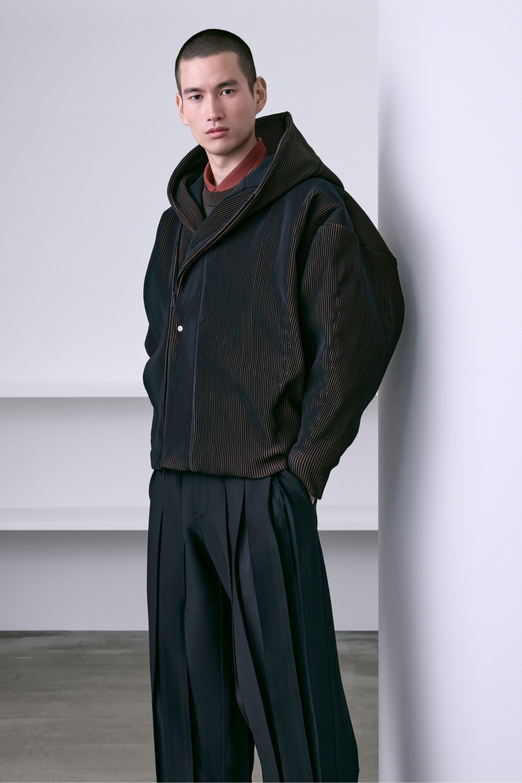 black cotton hooded long-sleeve relaxed zippered pleated jacket