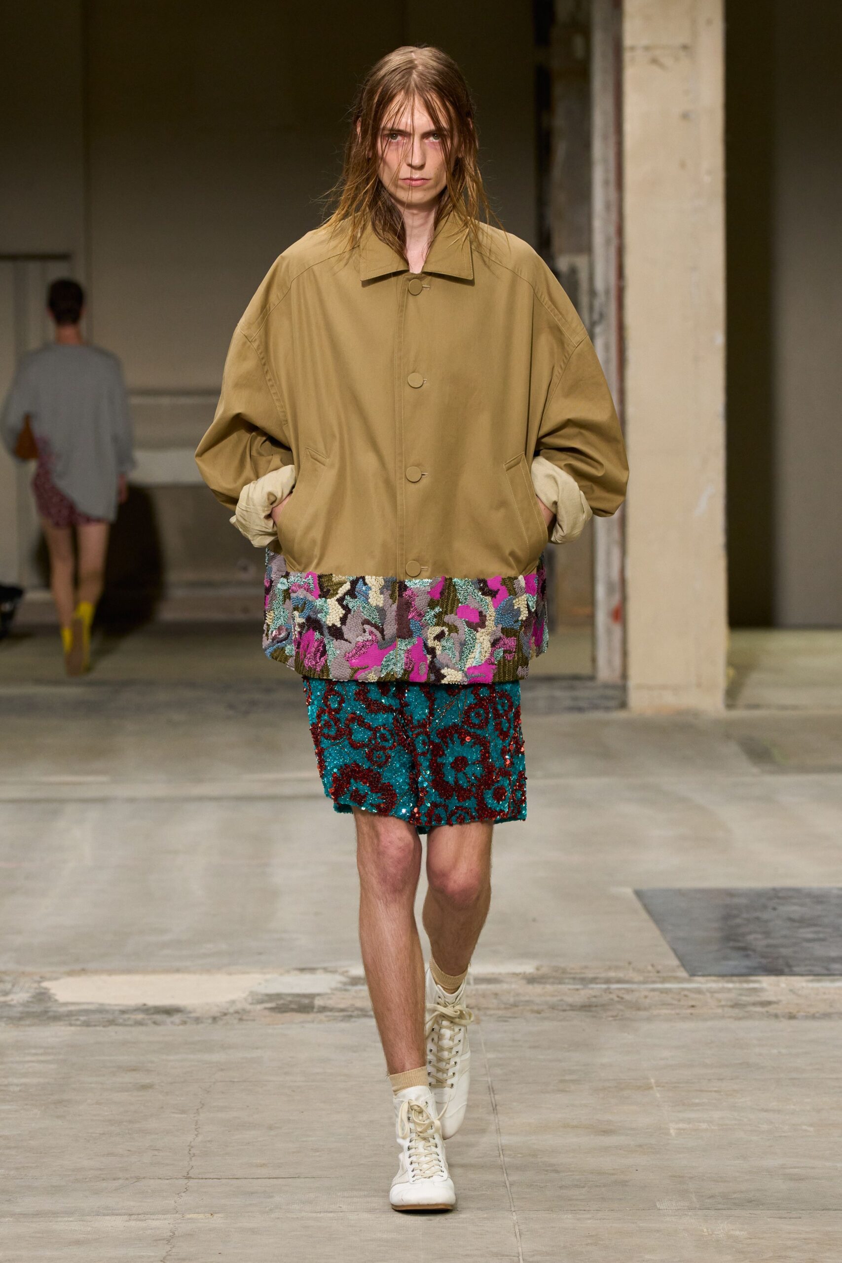 beige cotton long-sleeve collared oversized buttoned jacket