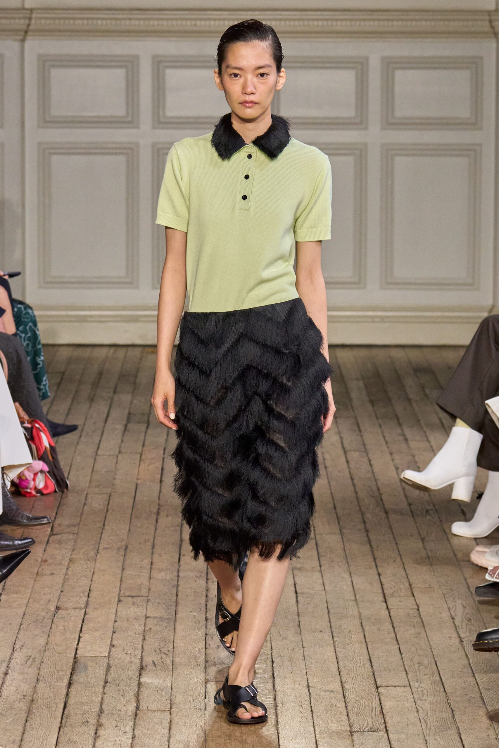 green cotton short-sleeve collared fitted buttoned top