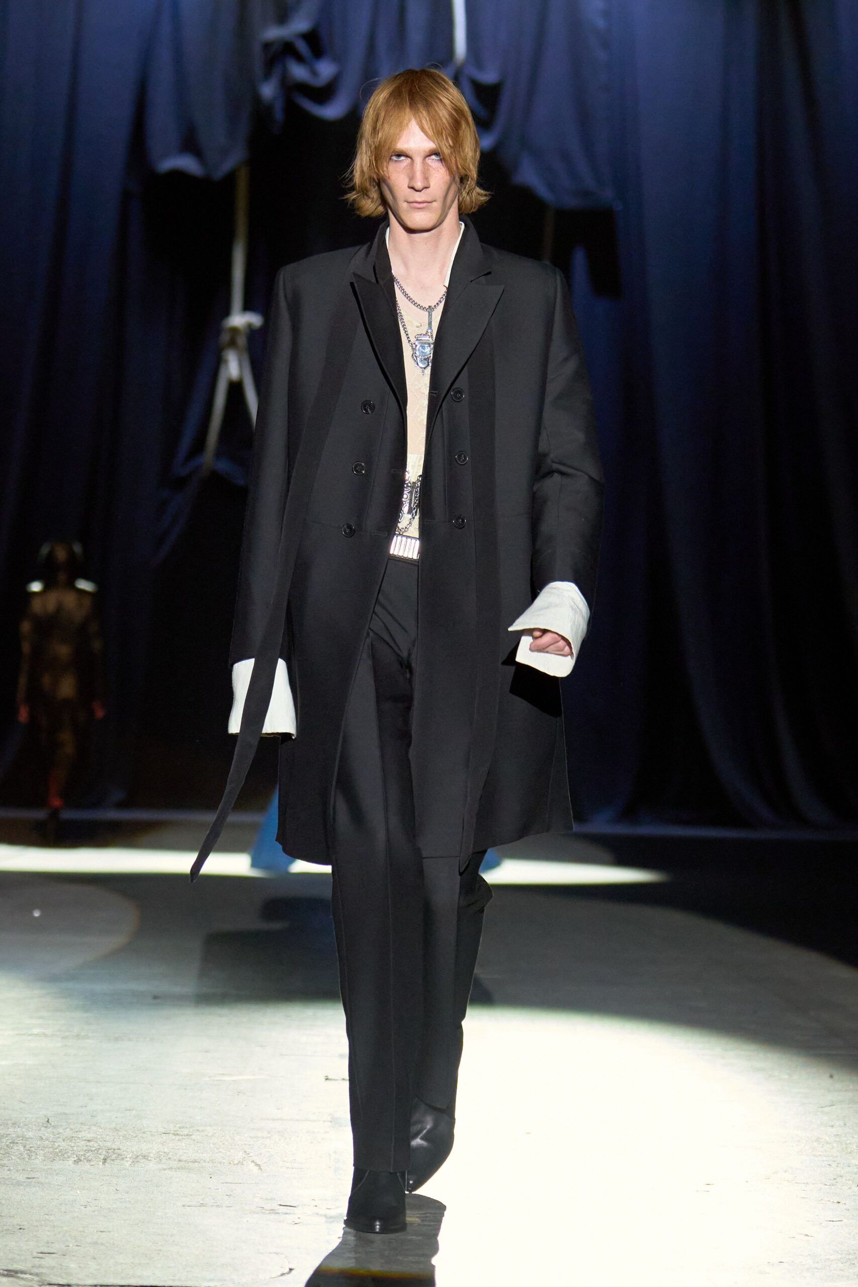 black wool long-sleeve double-breasted structured coat